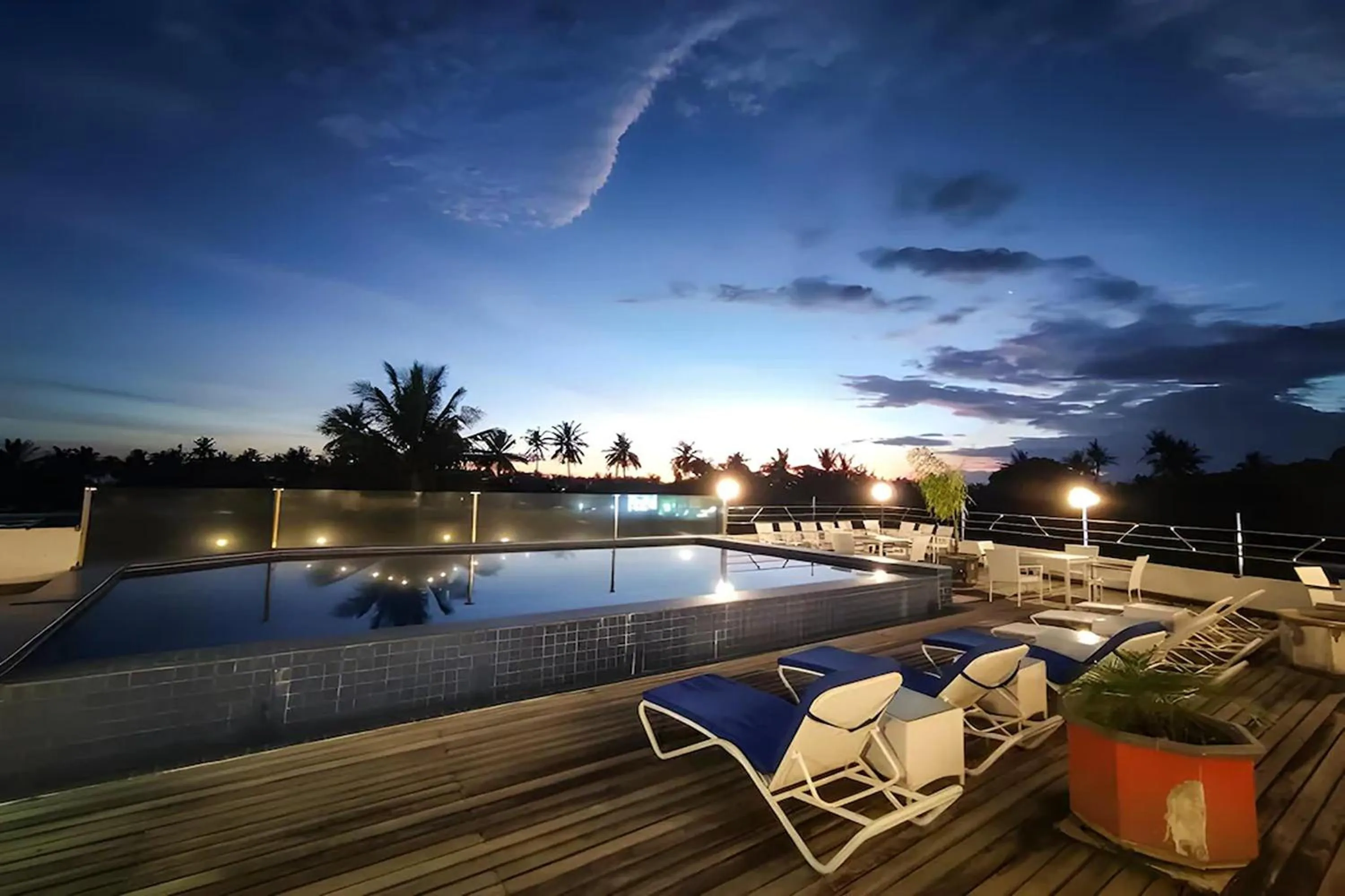 Swimming pool in Taman Unique Hotel Senggigi