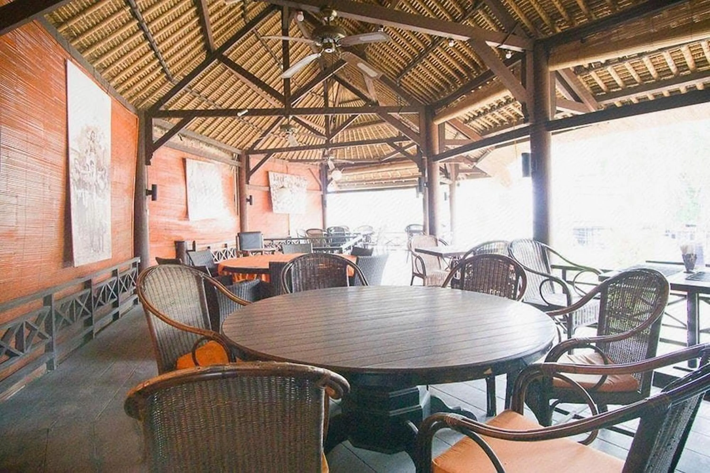 Restaurant/places to eat in Taman Unique Hotel Senggigi