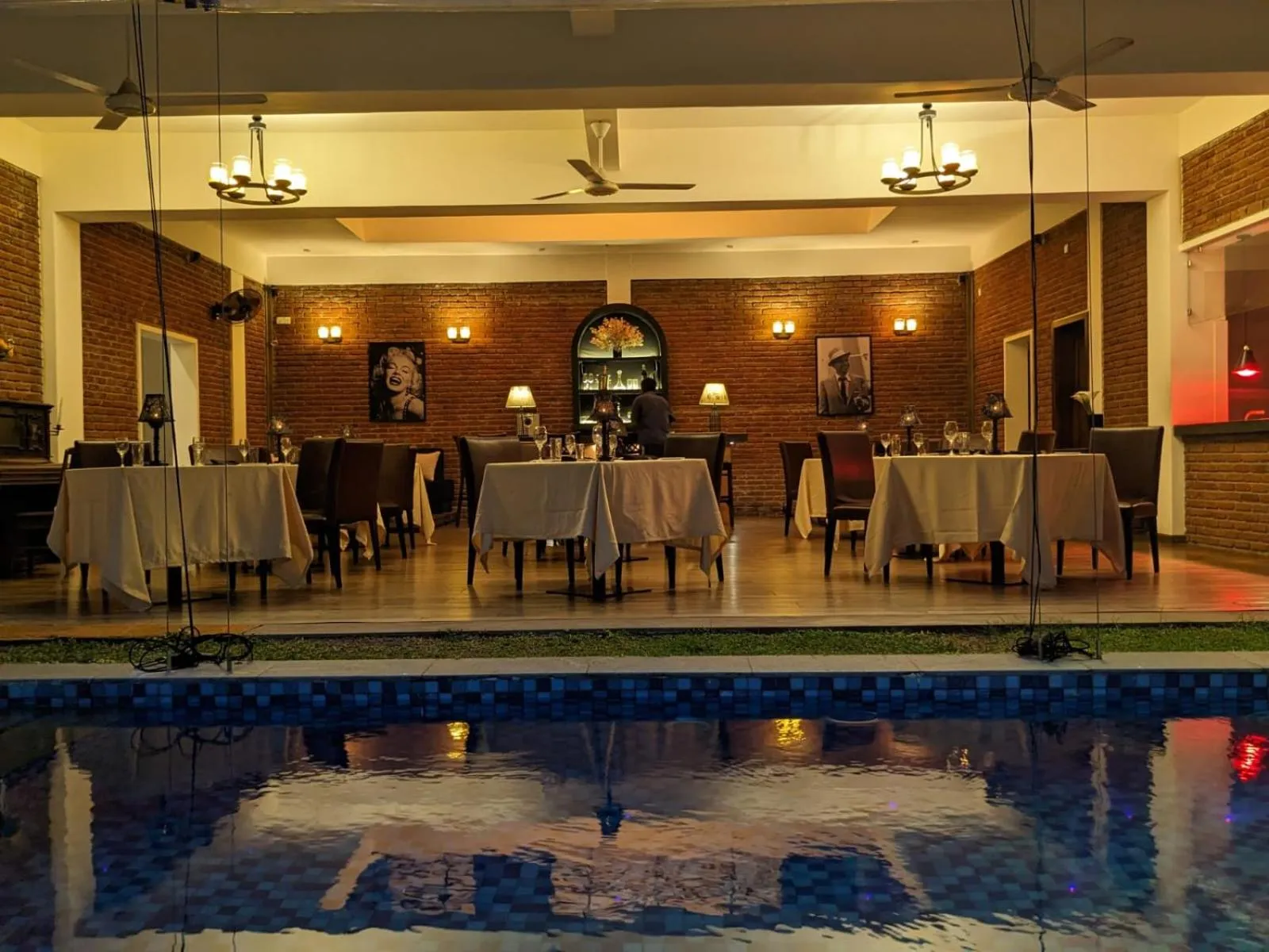 Restaurant/places to eat in Daffodils Beach Negombo