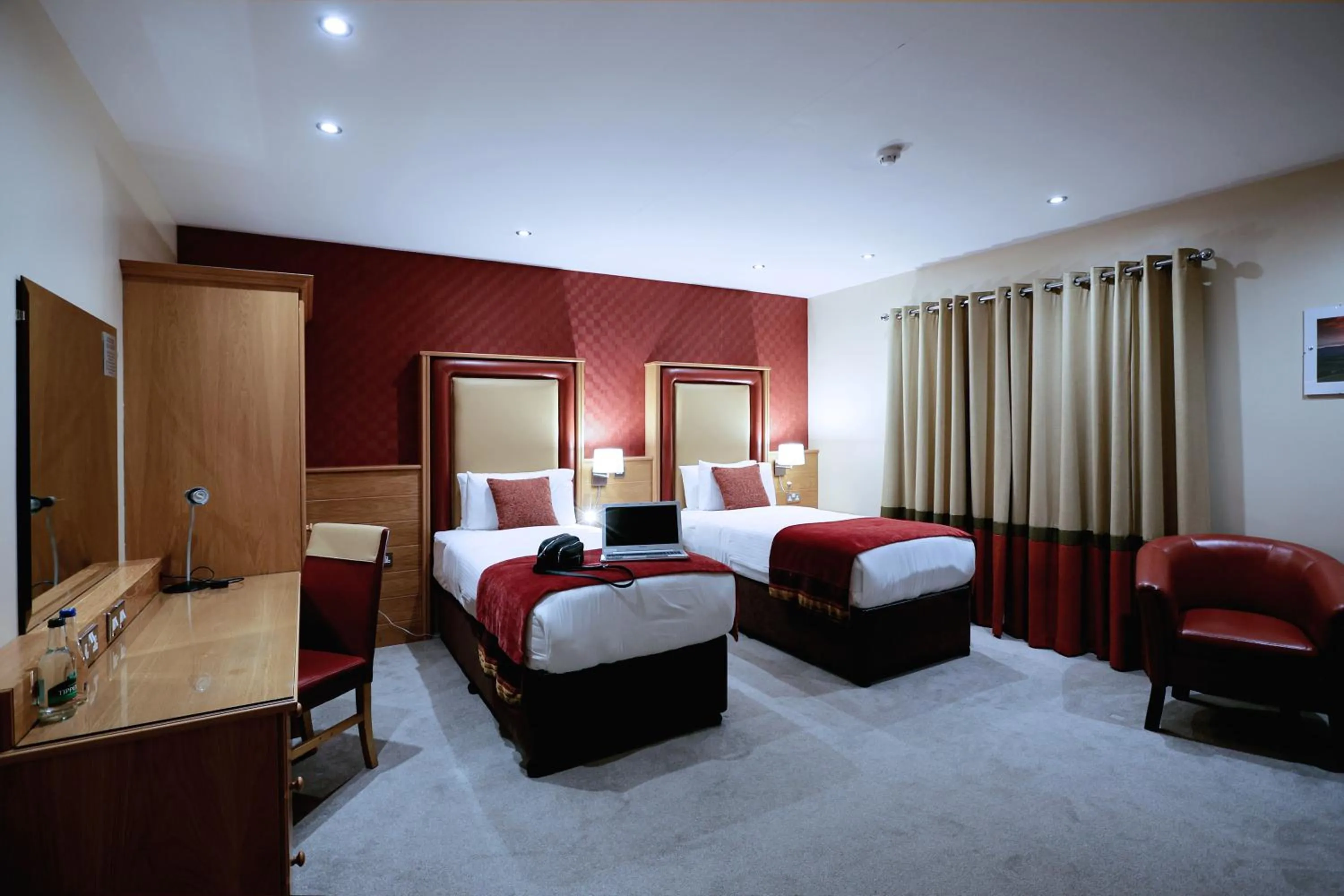 Bedroom, Bed in Glenavon House Hotel