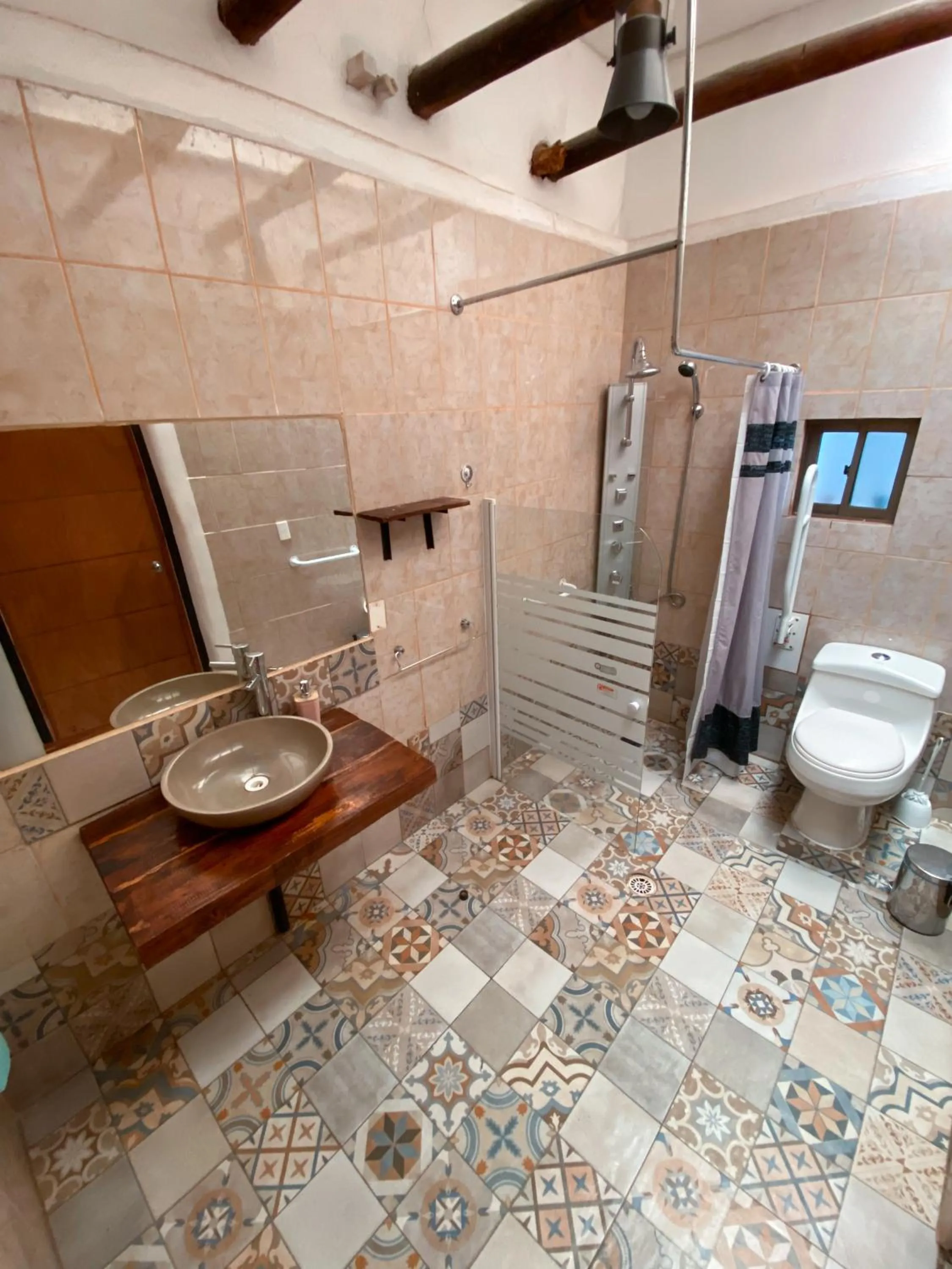 Shower in Rey Lagarto Hostel