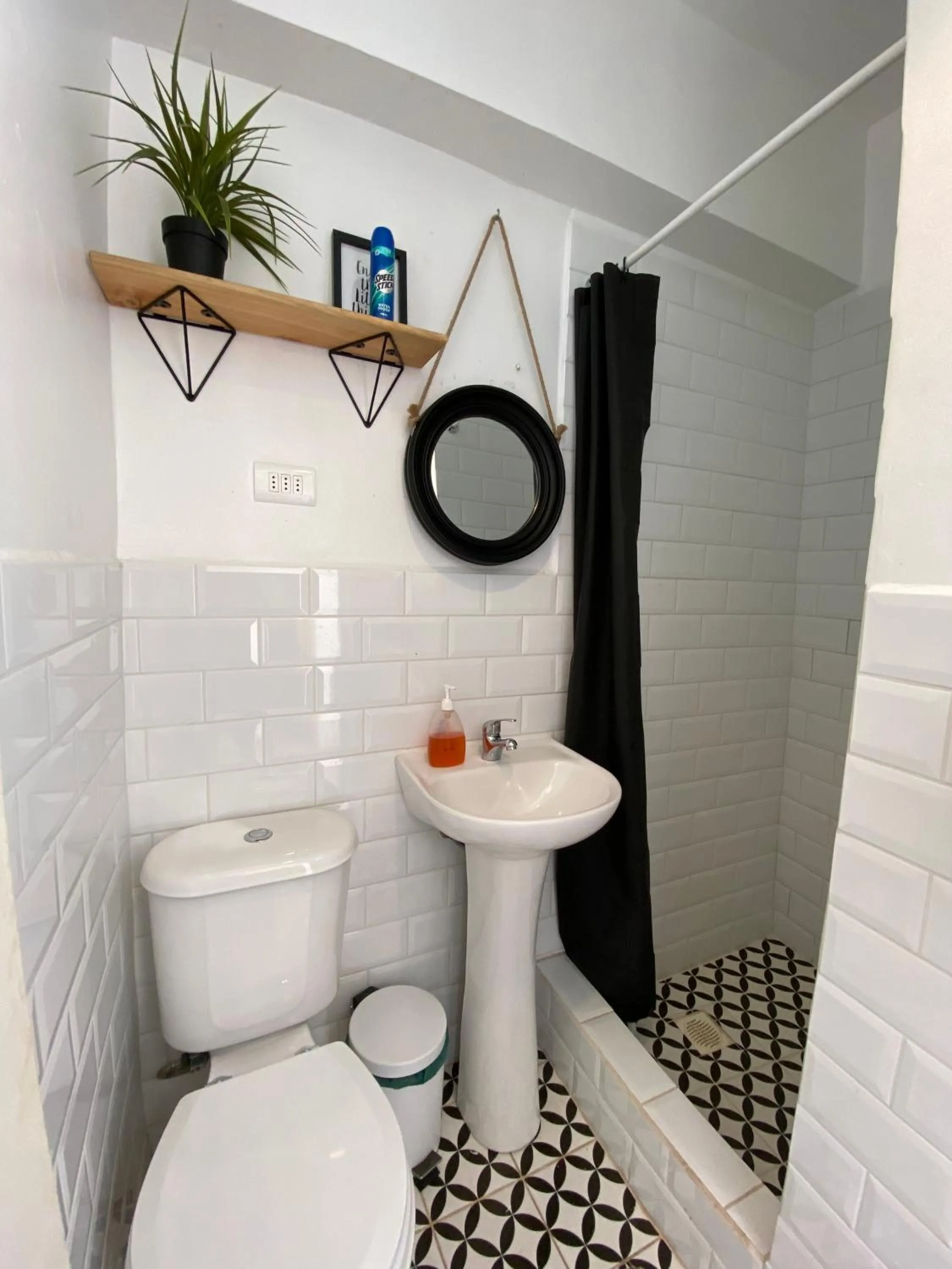 Shower in Rey Lagarto Hostel