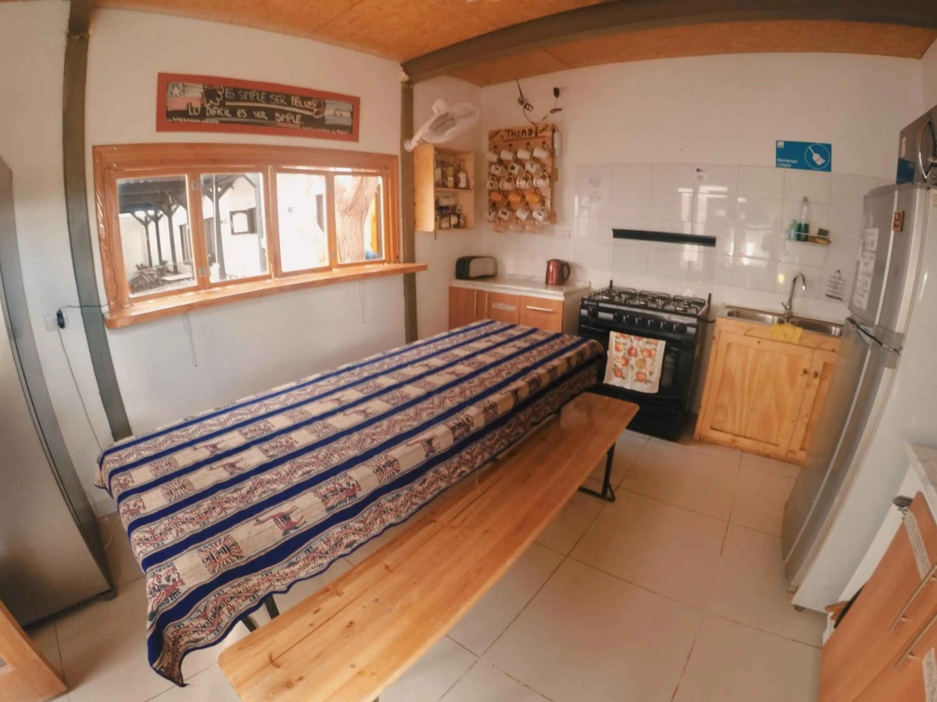 Communal kitchen in Rey Lagarto Hostel