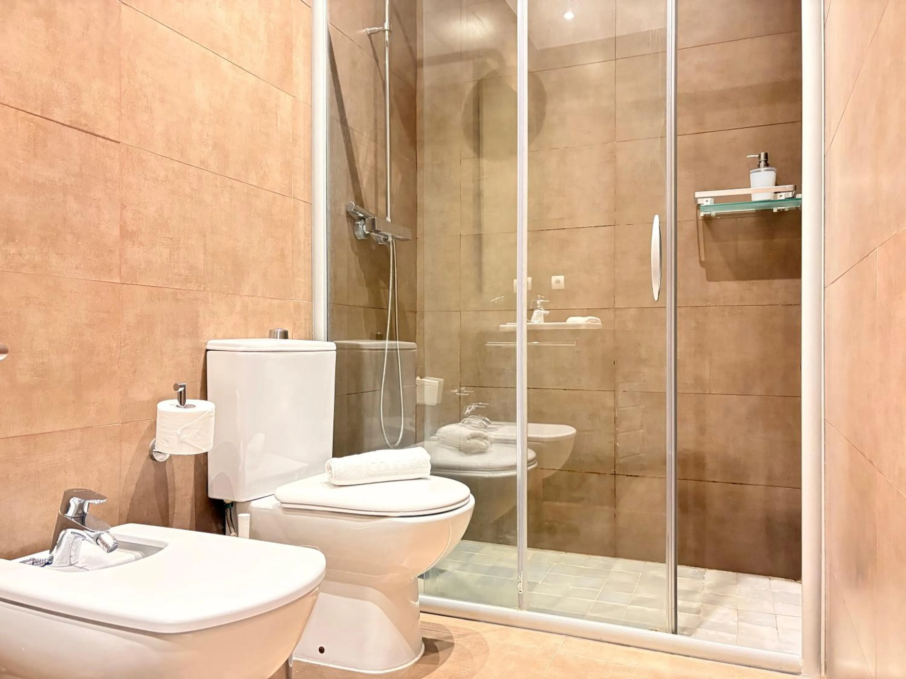 Shower in Life Apartments Alberto Lista