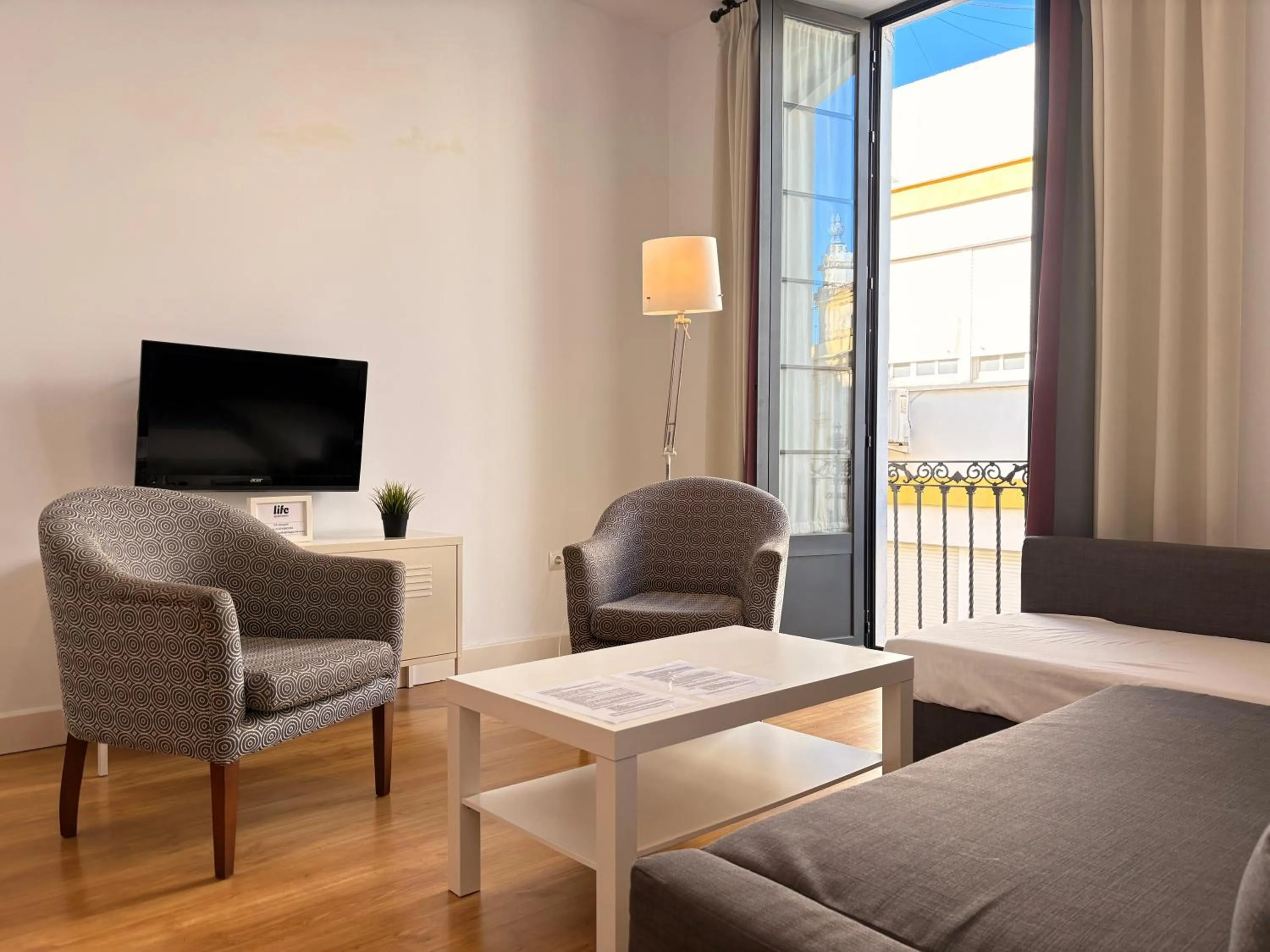 Communal lounge/ TV room in Life Apartments Alberto Lista