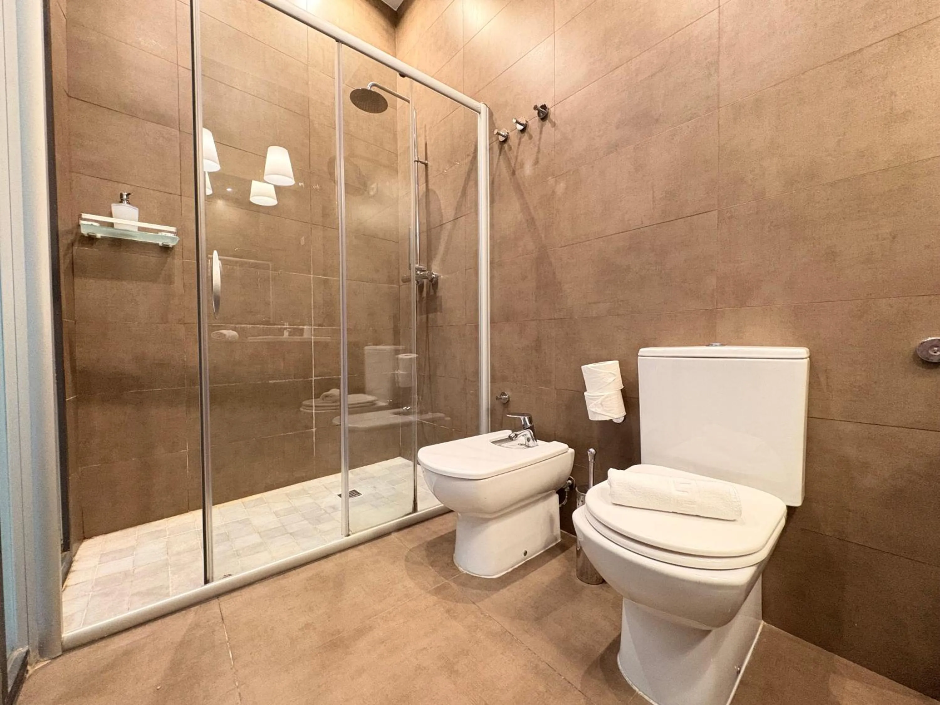 Shower in Life Apartments Alberto Lista