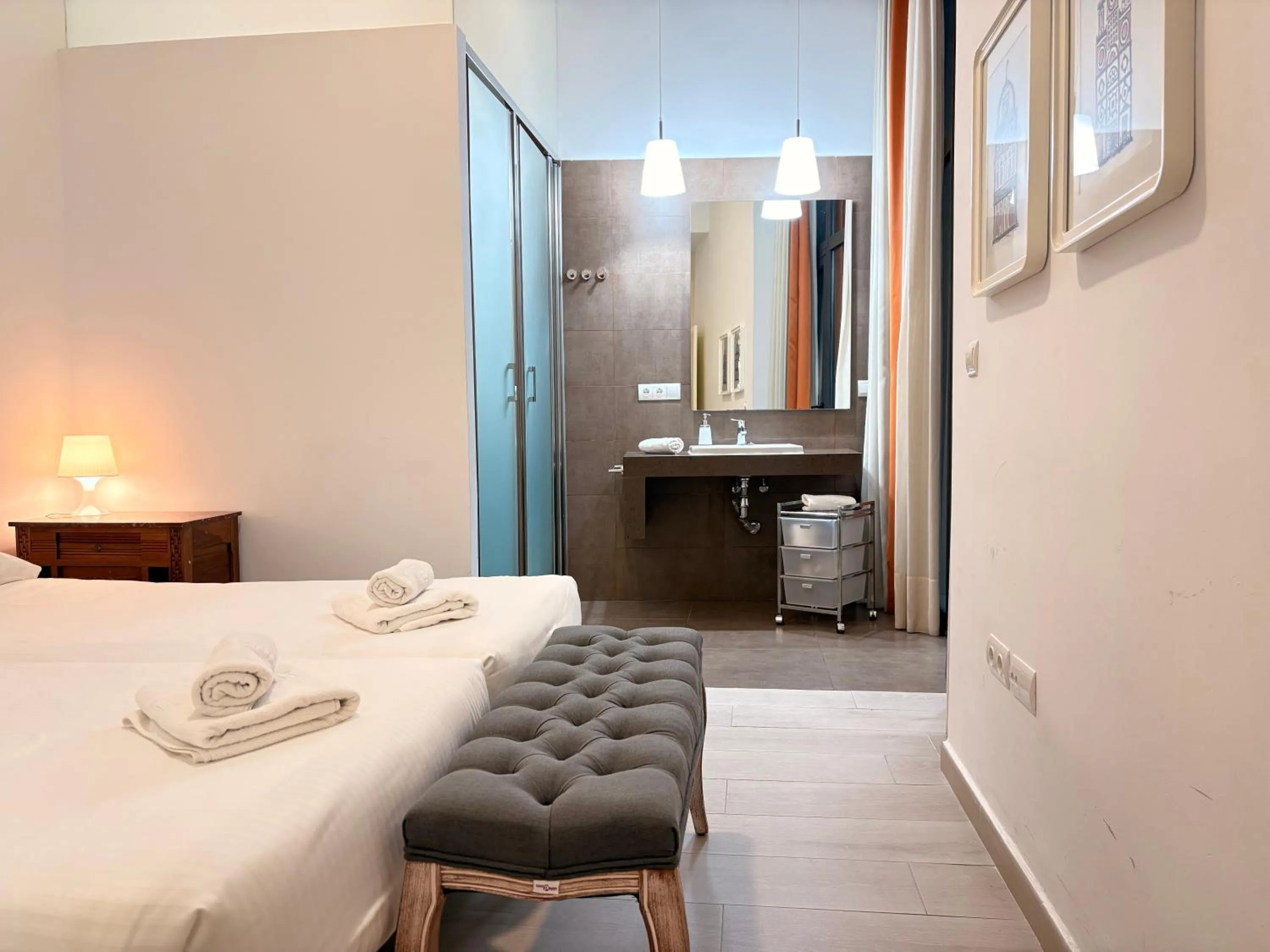 Bathroom, Bed in Life Apartments Alberto Lista