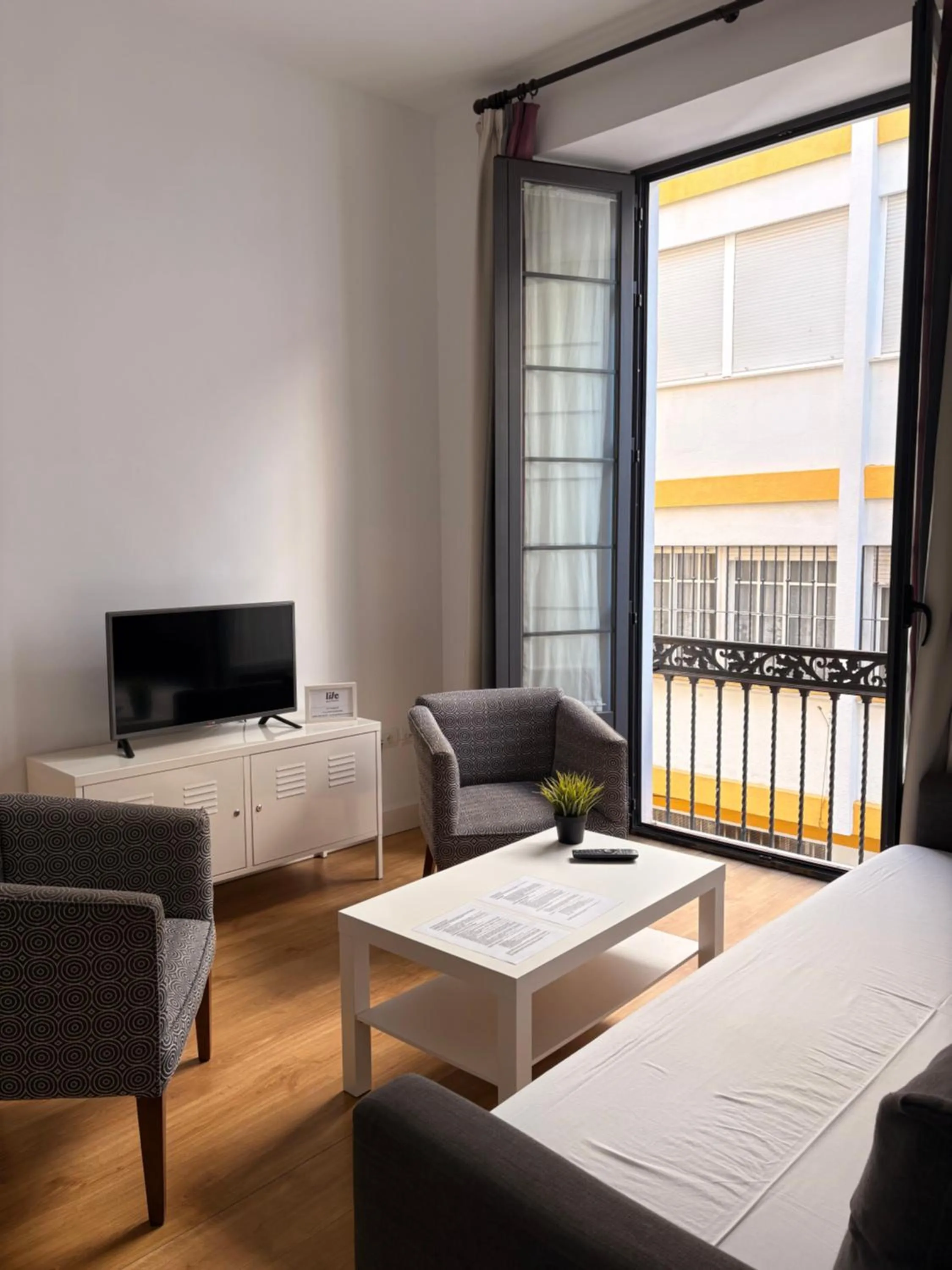 Communal lounge/ TV room, Bed in Life Apartments Alberto Lista