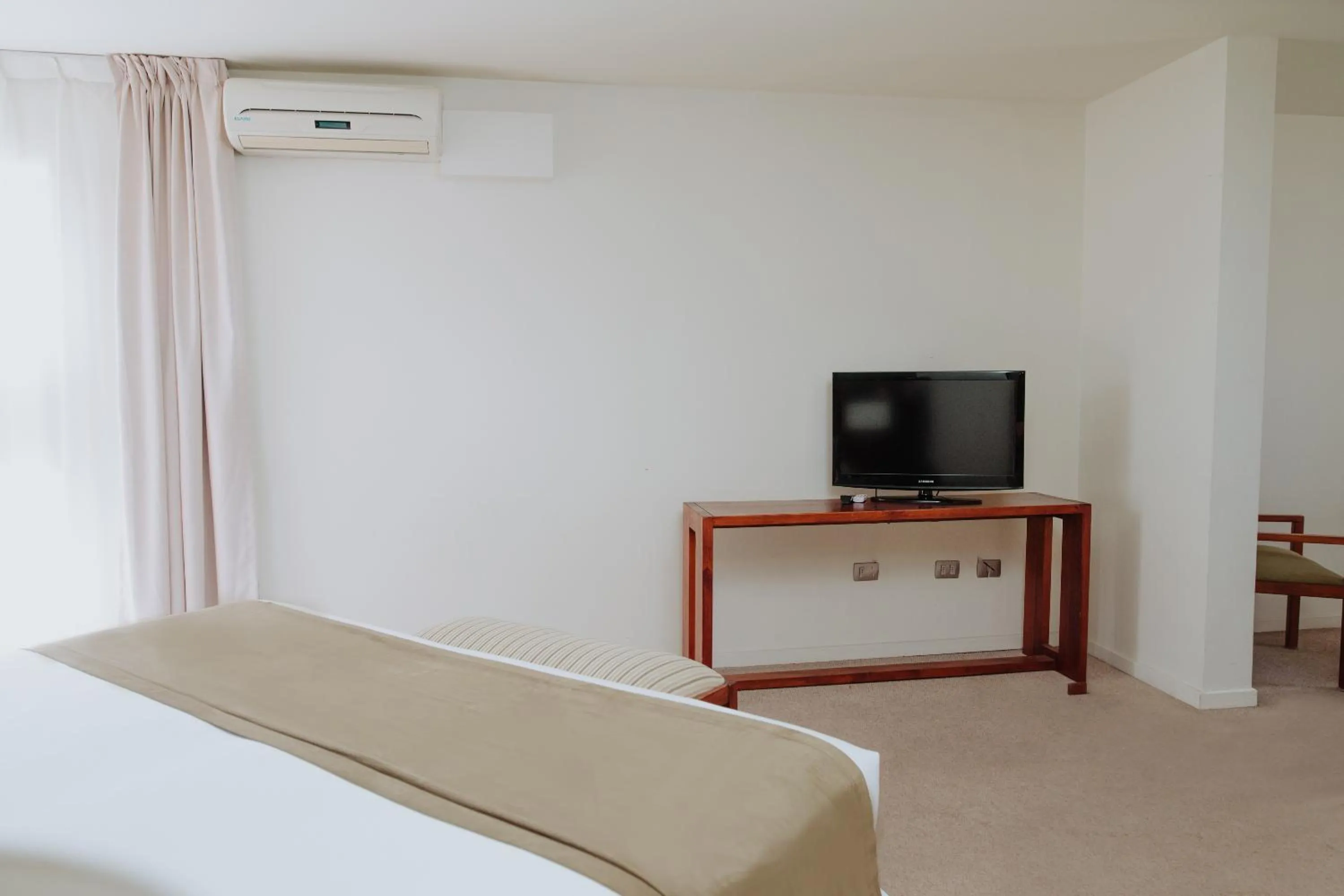 TV and multimedia, Bed in Hotel Limari