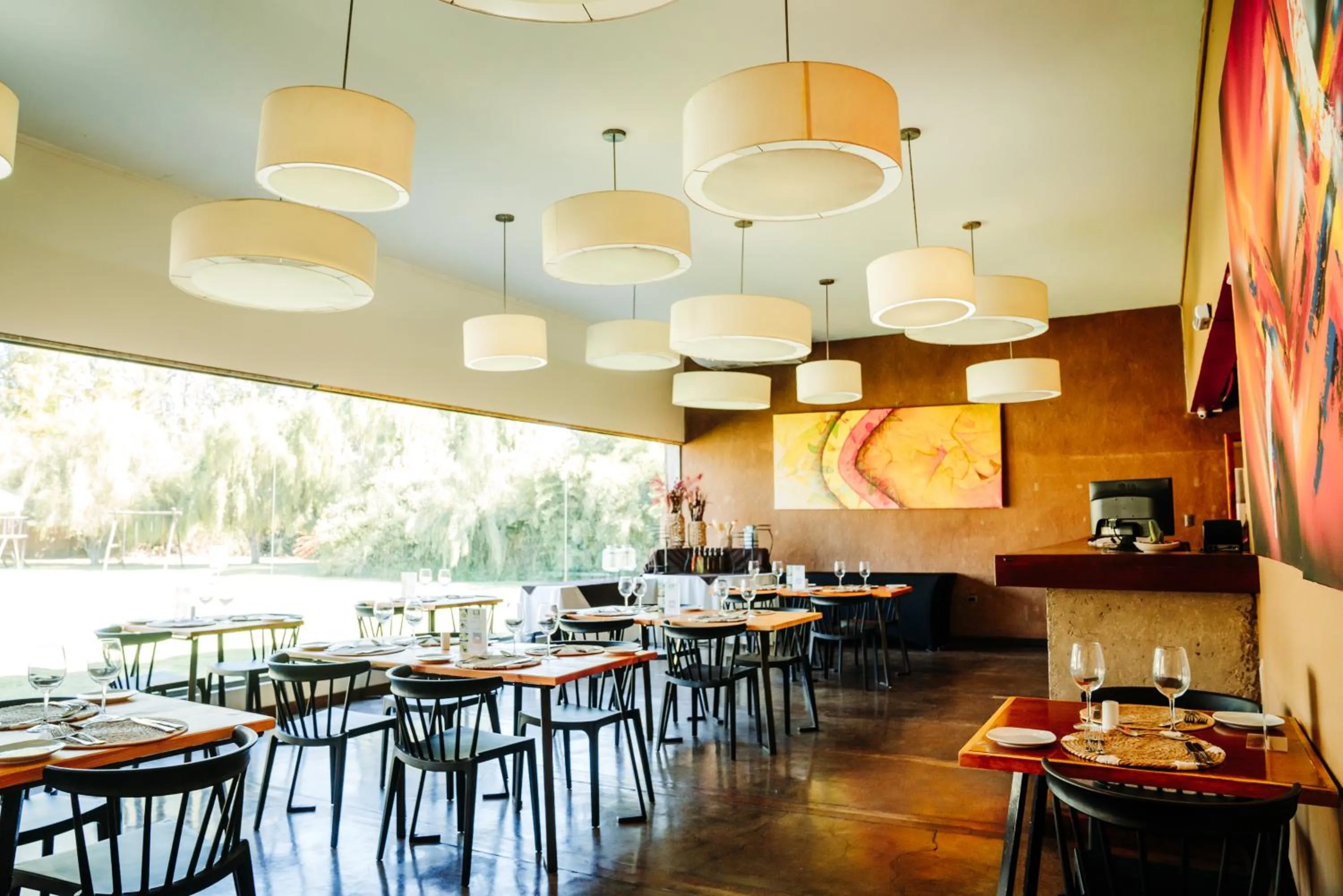 Restaurant/places to eat in Hotel Limari