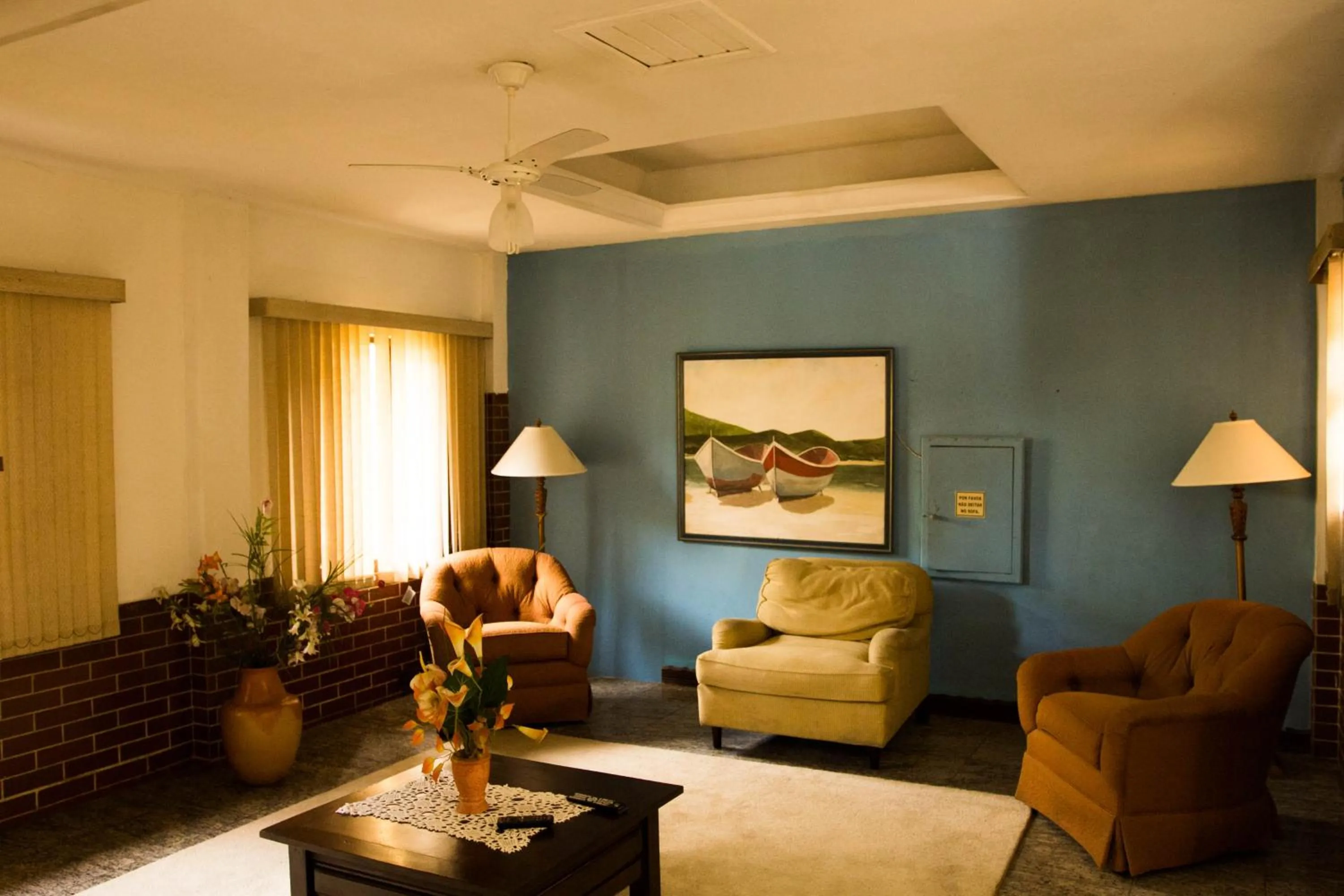 Communal lounge/ TV room in Hotel Águas Vivas