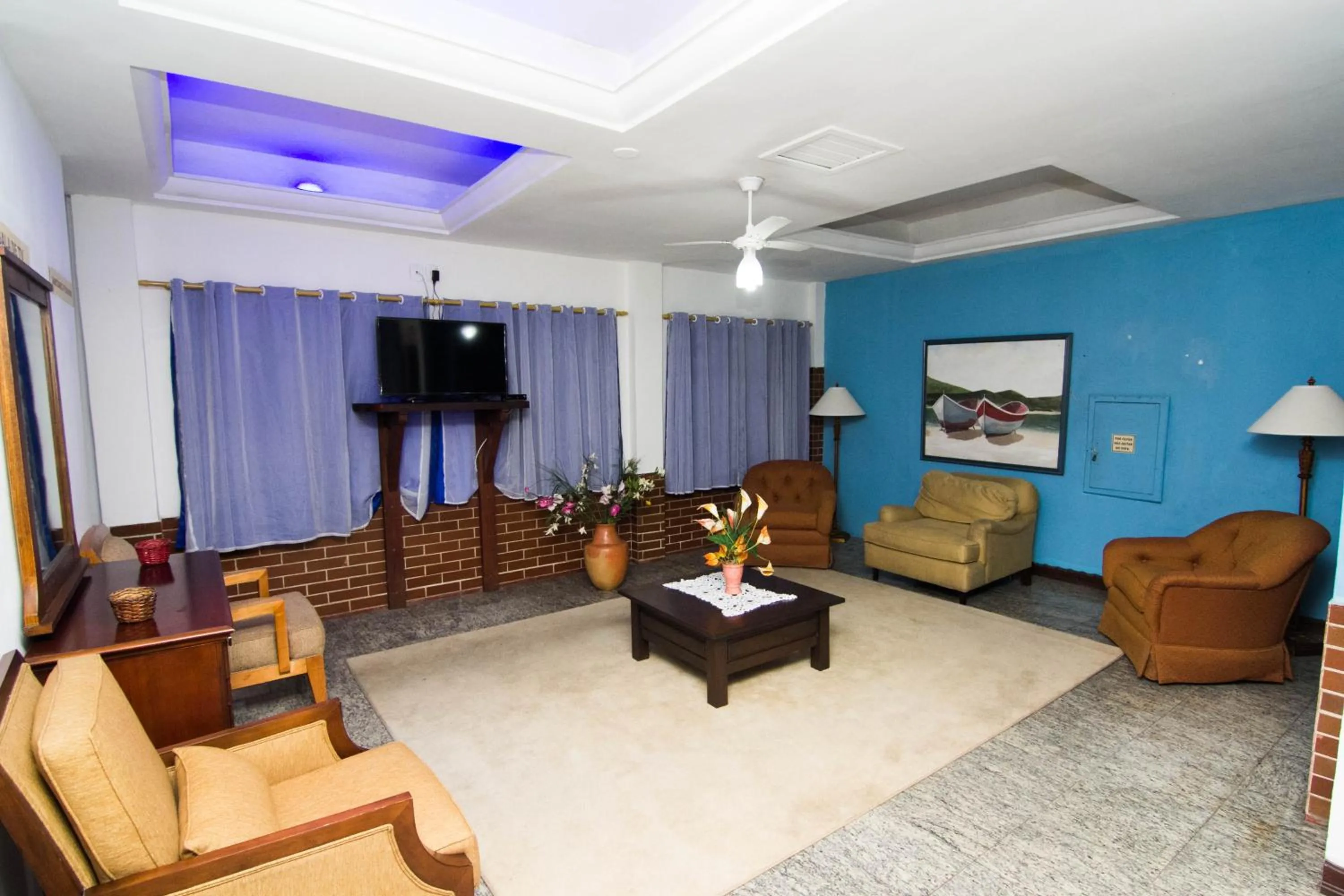 Communal lounge/ TV room in Hotel Águas Vivas