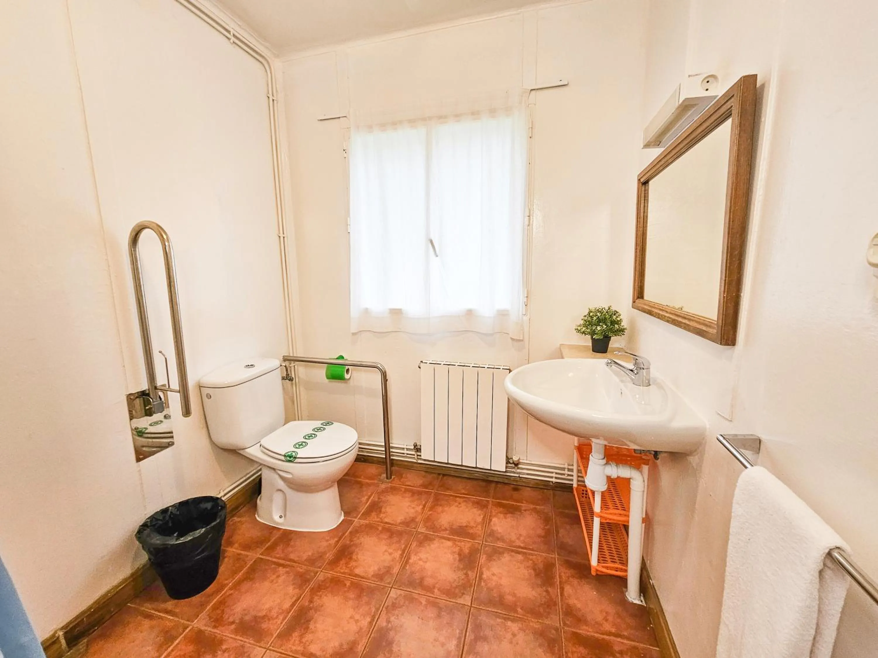 Toilet in Complejo Bubal Formigal 3000