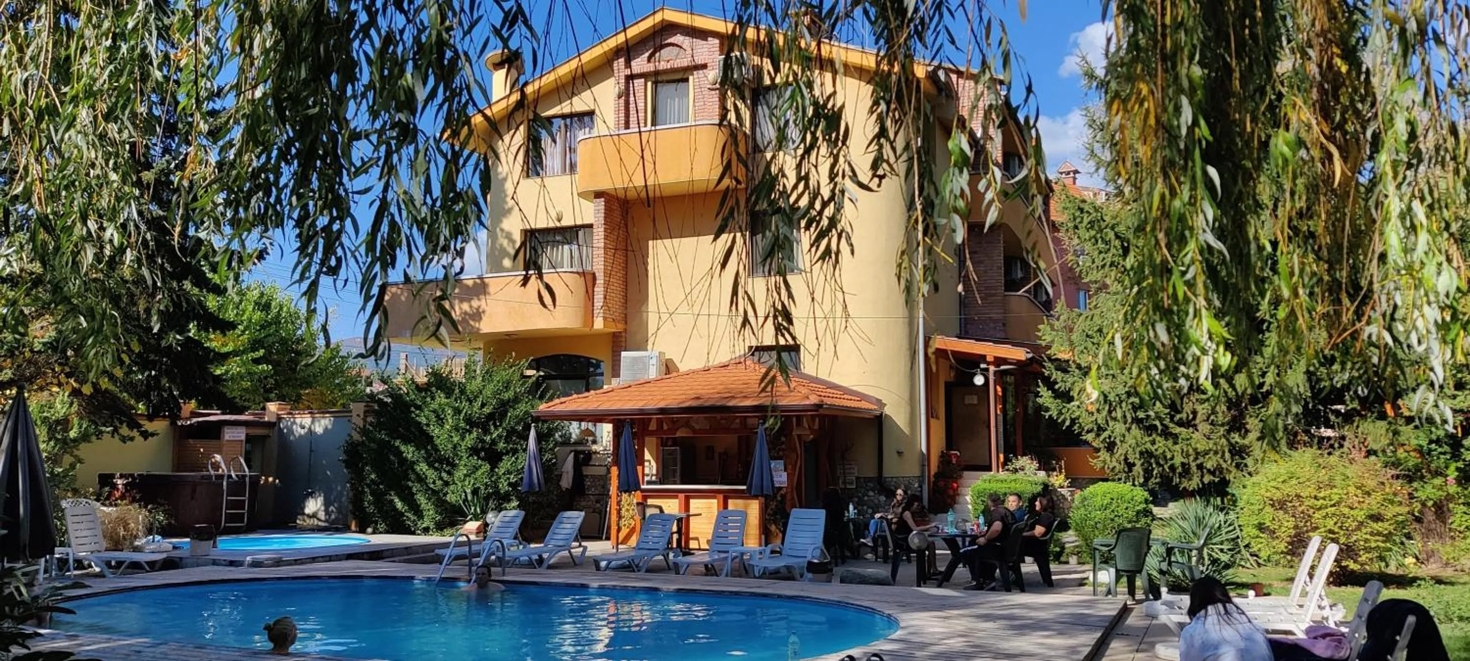 Property building in Family Hotel Iv