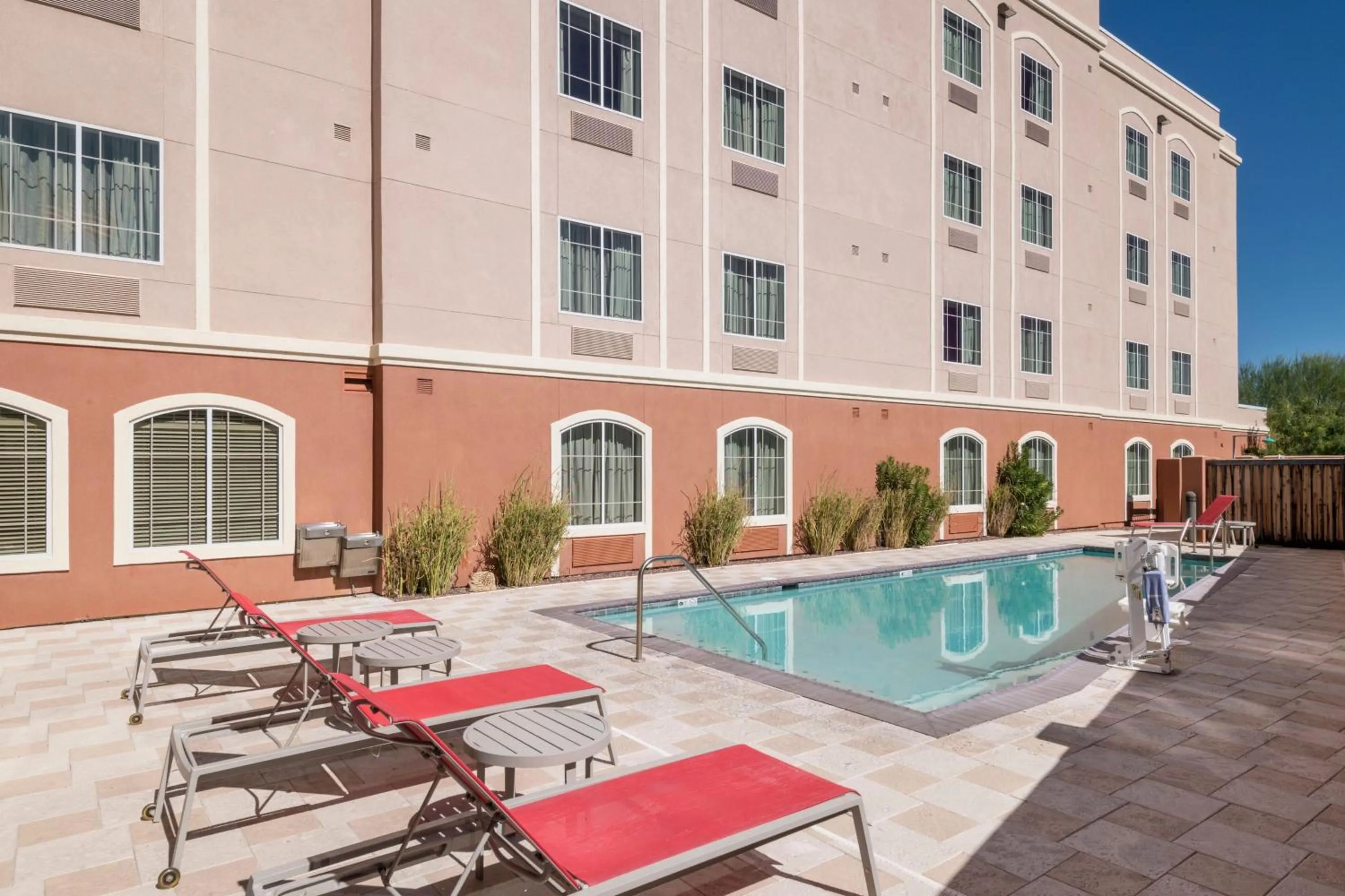 Swimming pool in TownePlace Suites by Marriott Tucson Williams Centre