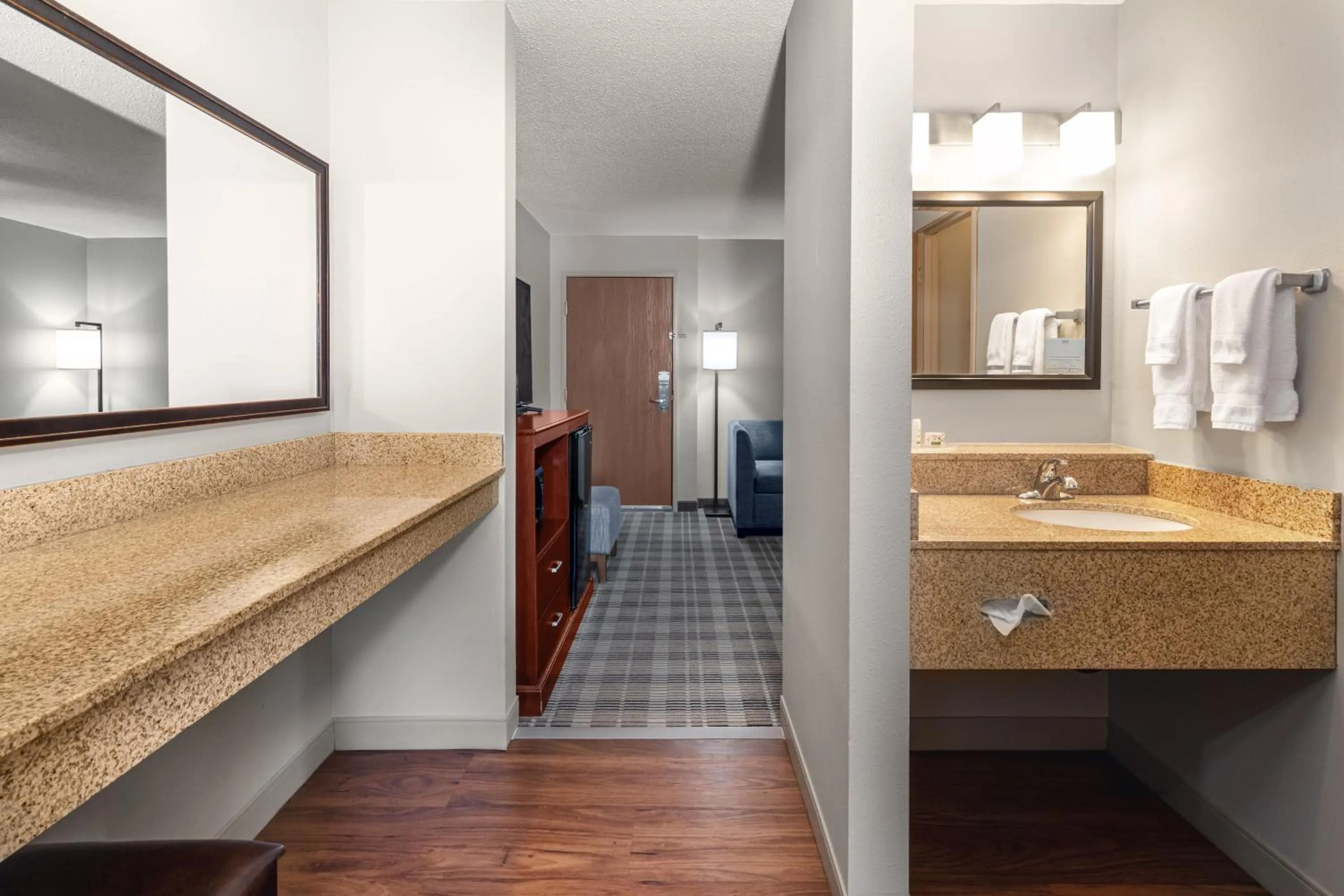 Bathroom, Bed in AmericInn by Wyndham Valley City Conference Center
