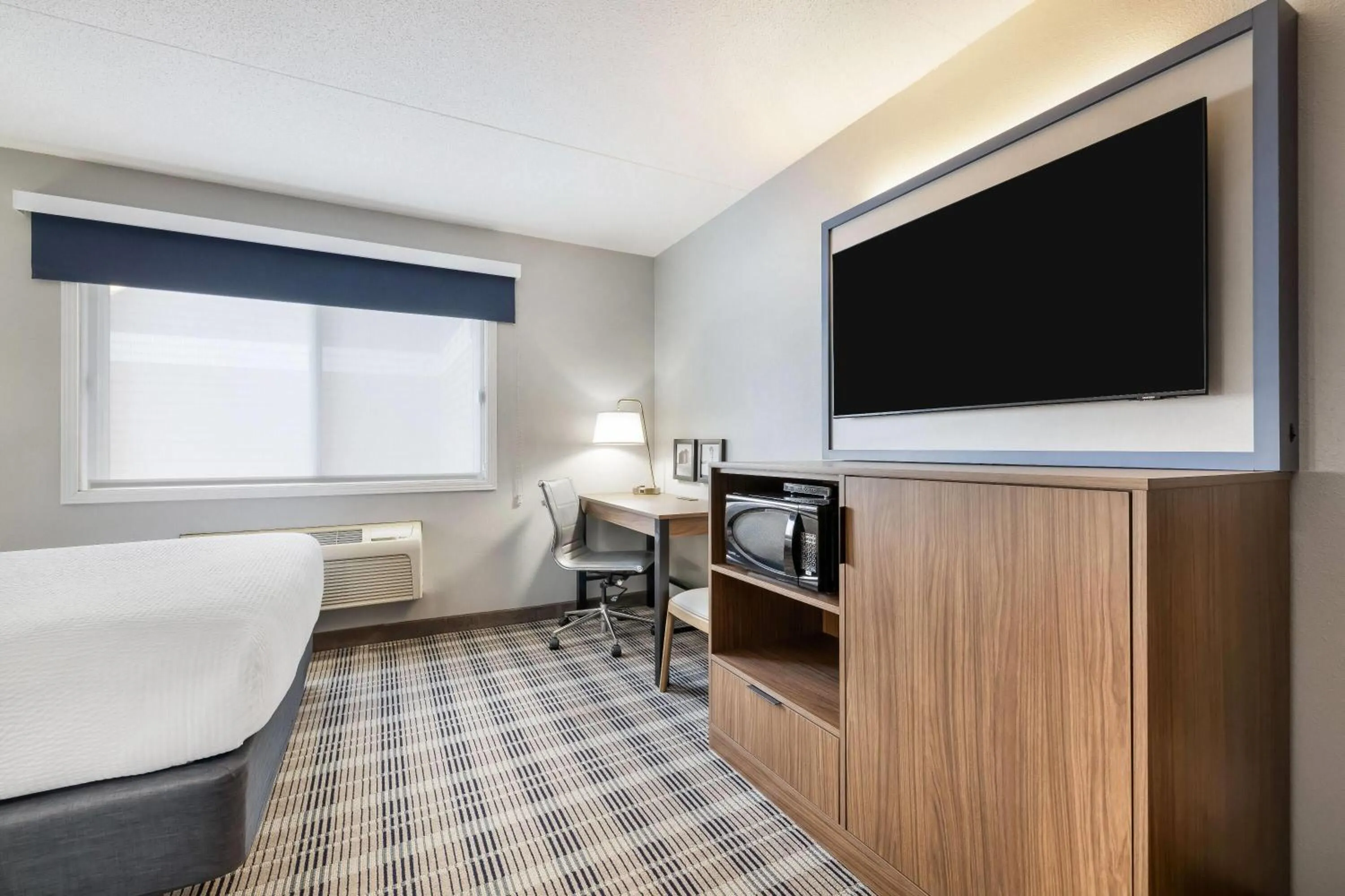 Bed in AmericInn by Wyndham Valley City Conference Center