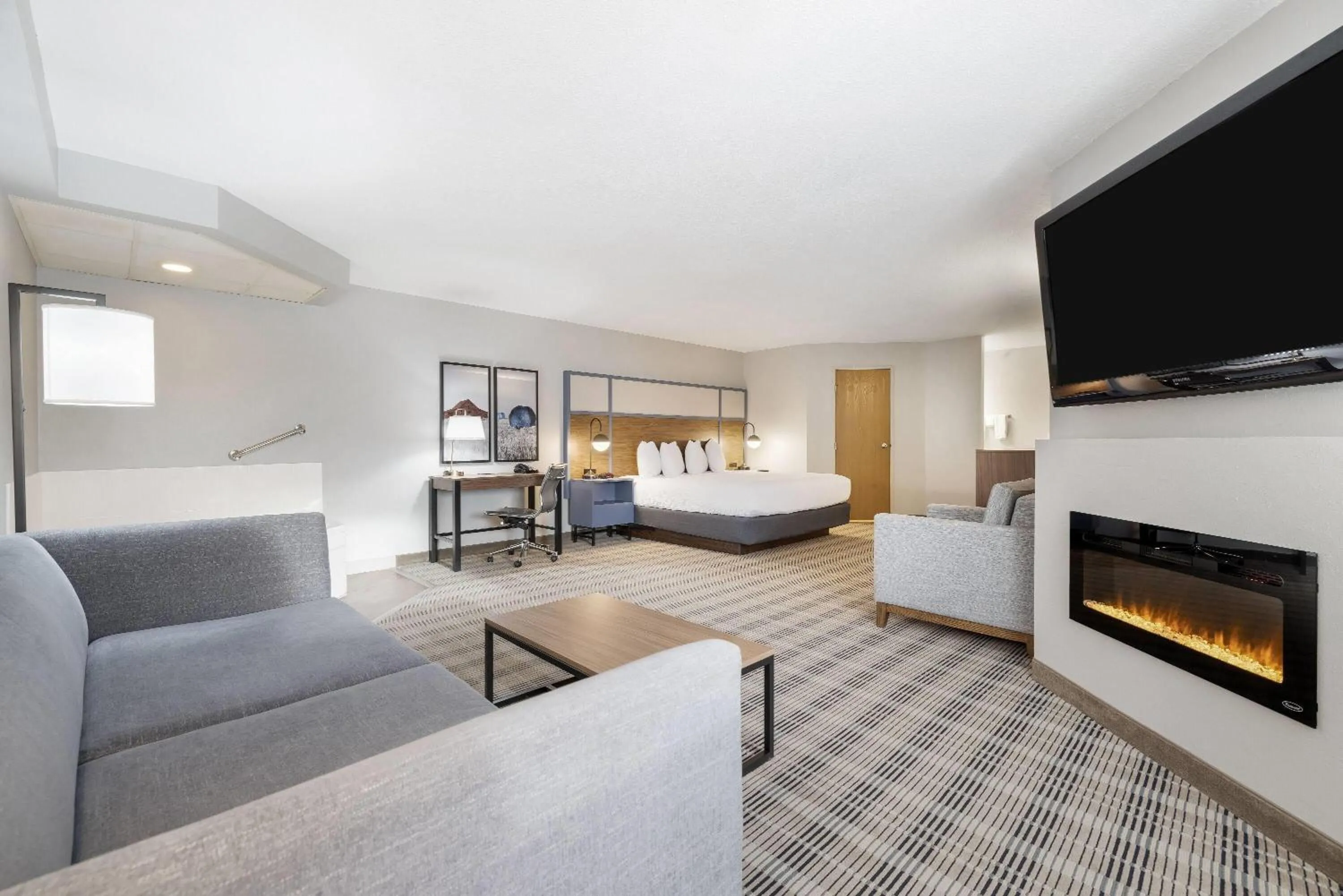 Photo of the whole room, Bed in AmericInn by Wyndham Valley City Conference Center