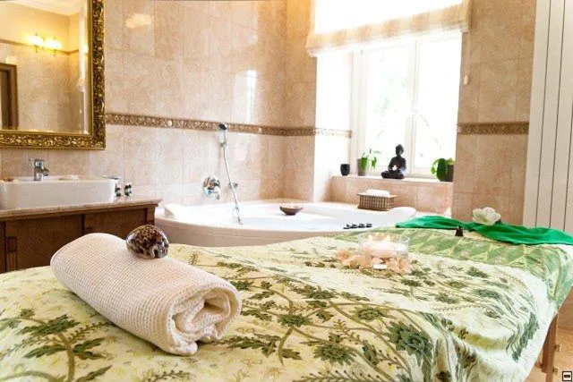 Spa and wellness centre/facilities, Bed in Hotel Zámek Berchtold