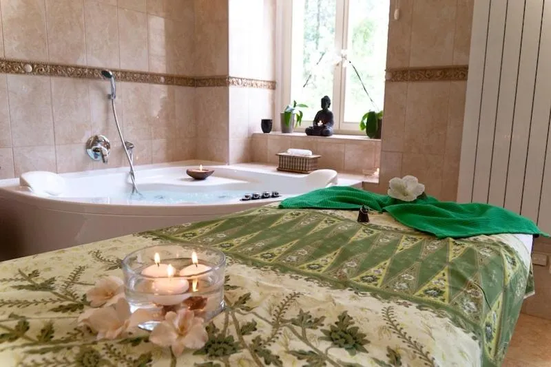 Spa and wellness centre/facilities, Bed in Hotel Zámek Berchtold