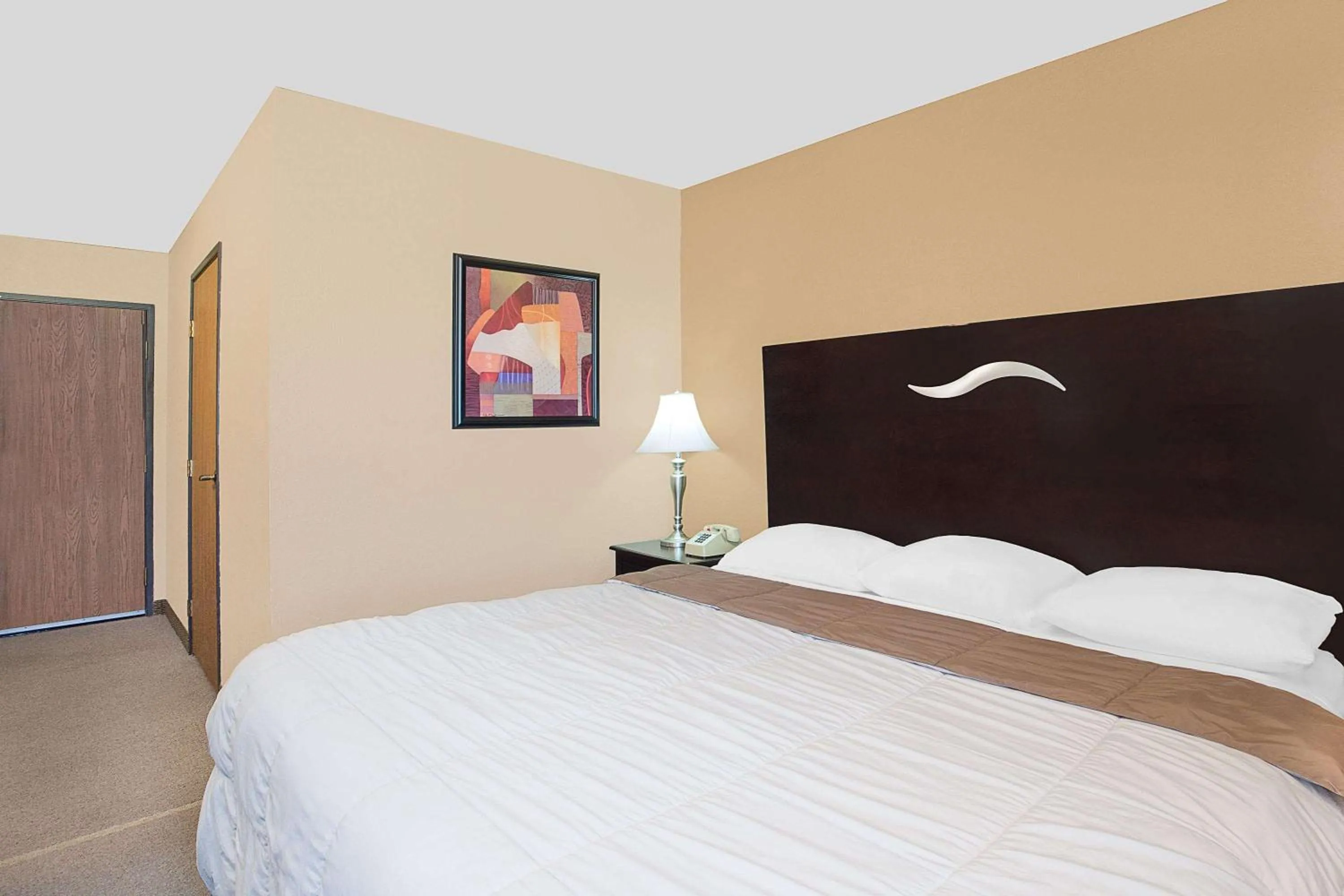 Photo of the whole room, Bed in Super 8 by Wyndham Sheboygan WI