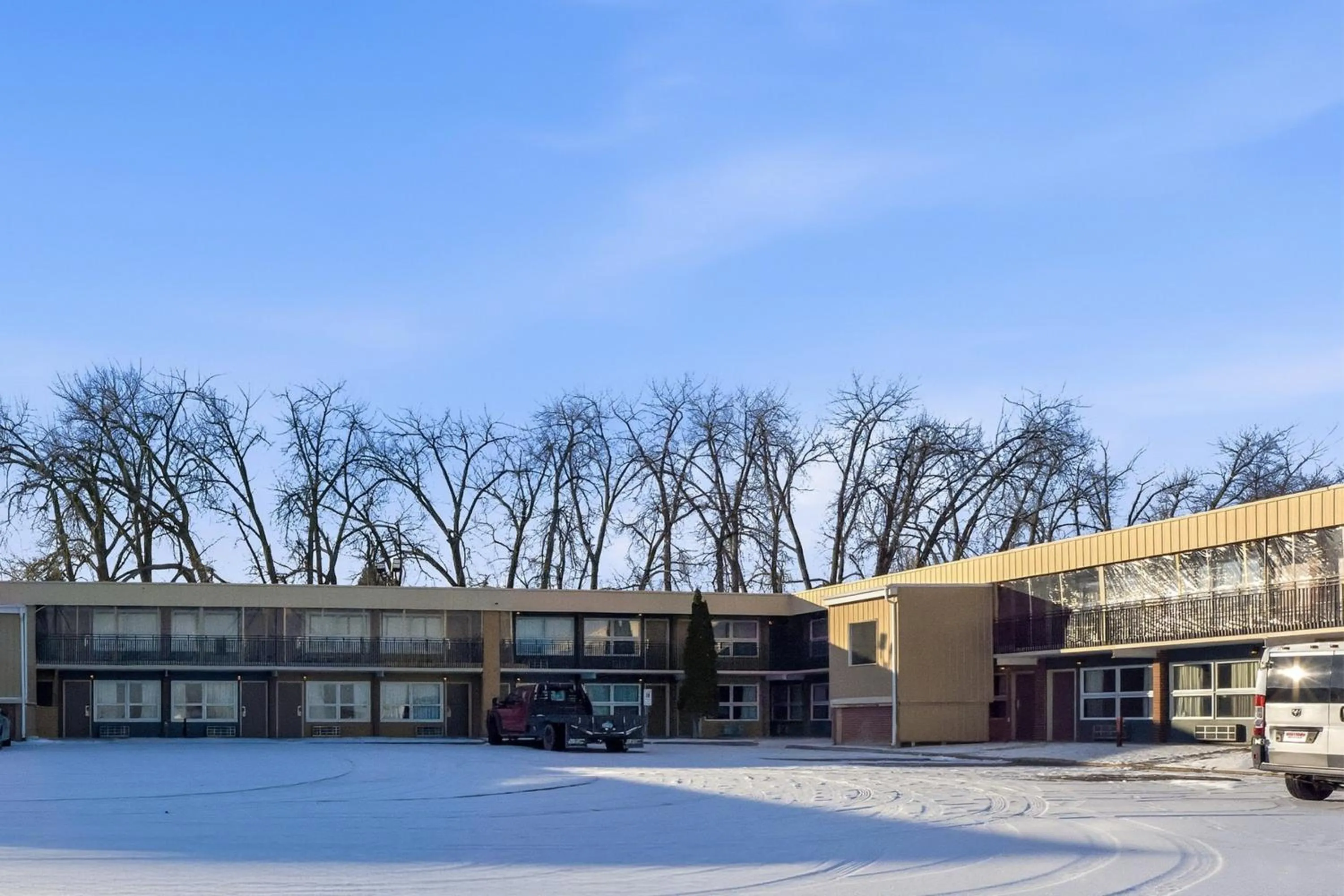 Property building in Devils Lake Inn By OYO Near Devils Lake Regional Airport