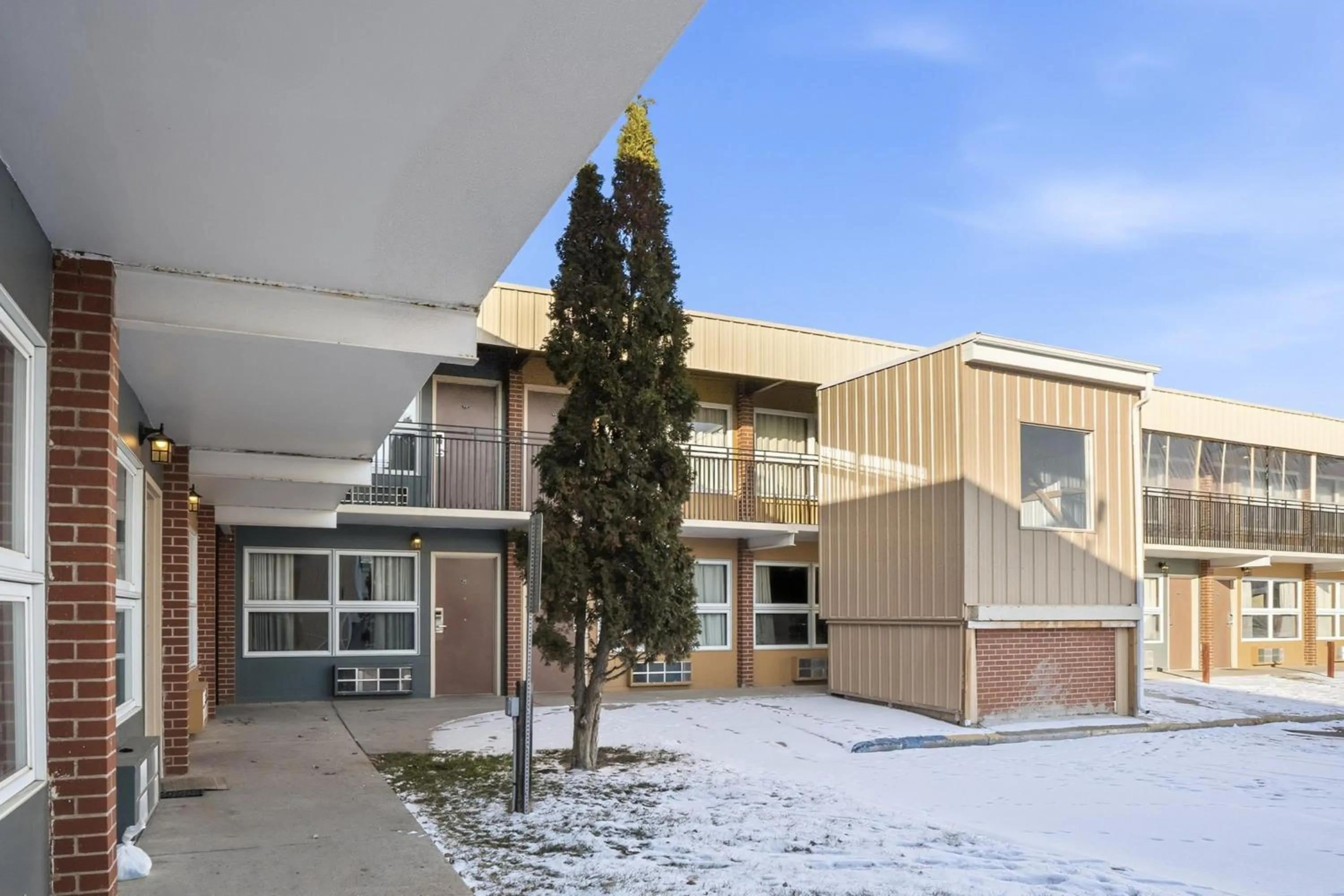 Property building in Devils Lake Inn By OYO Near Devils Lake Regional Airport