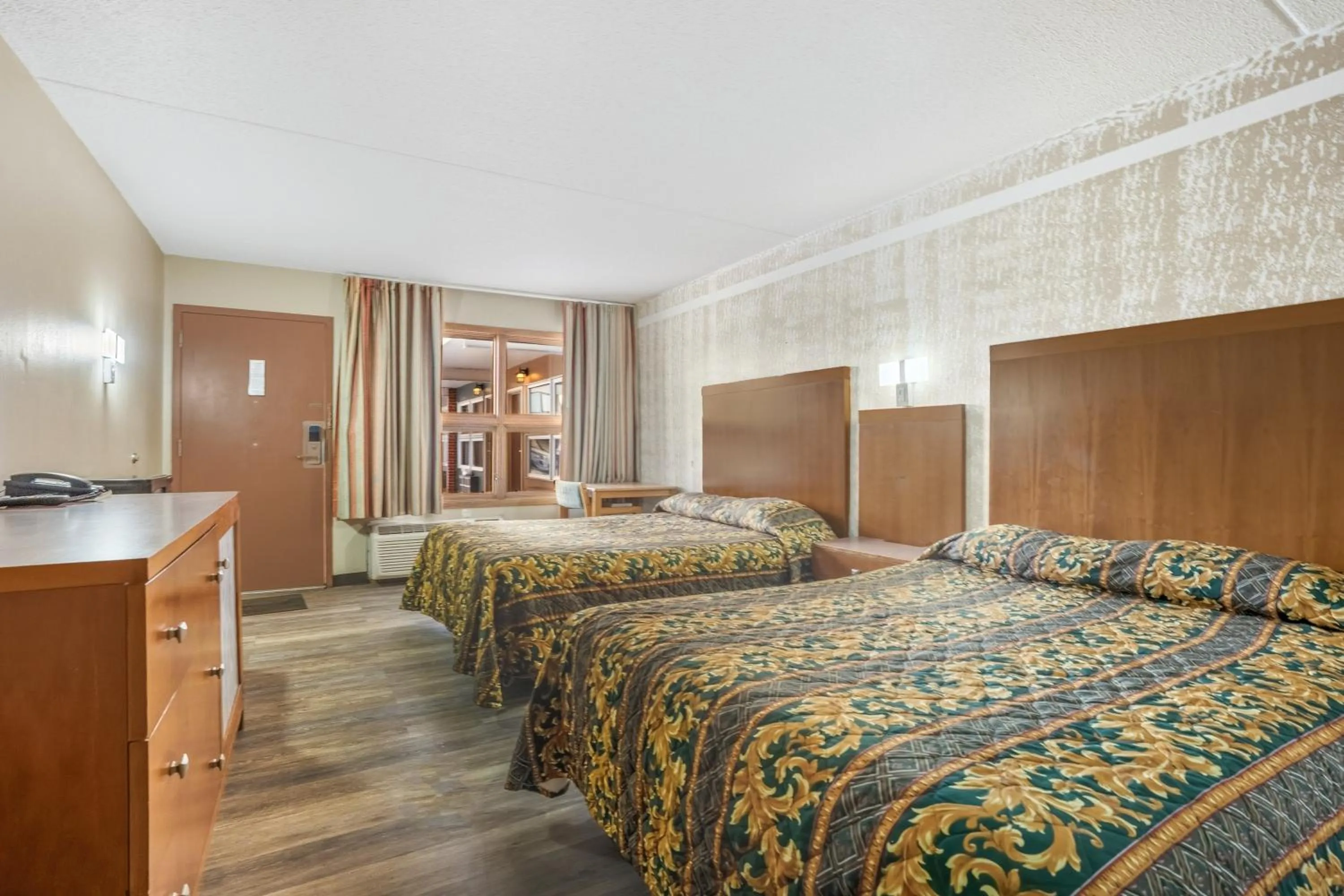 Bedroom, Bed in Devils Lake Inn By OYO Near Devils Lake Regional Airport