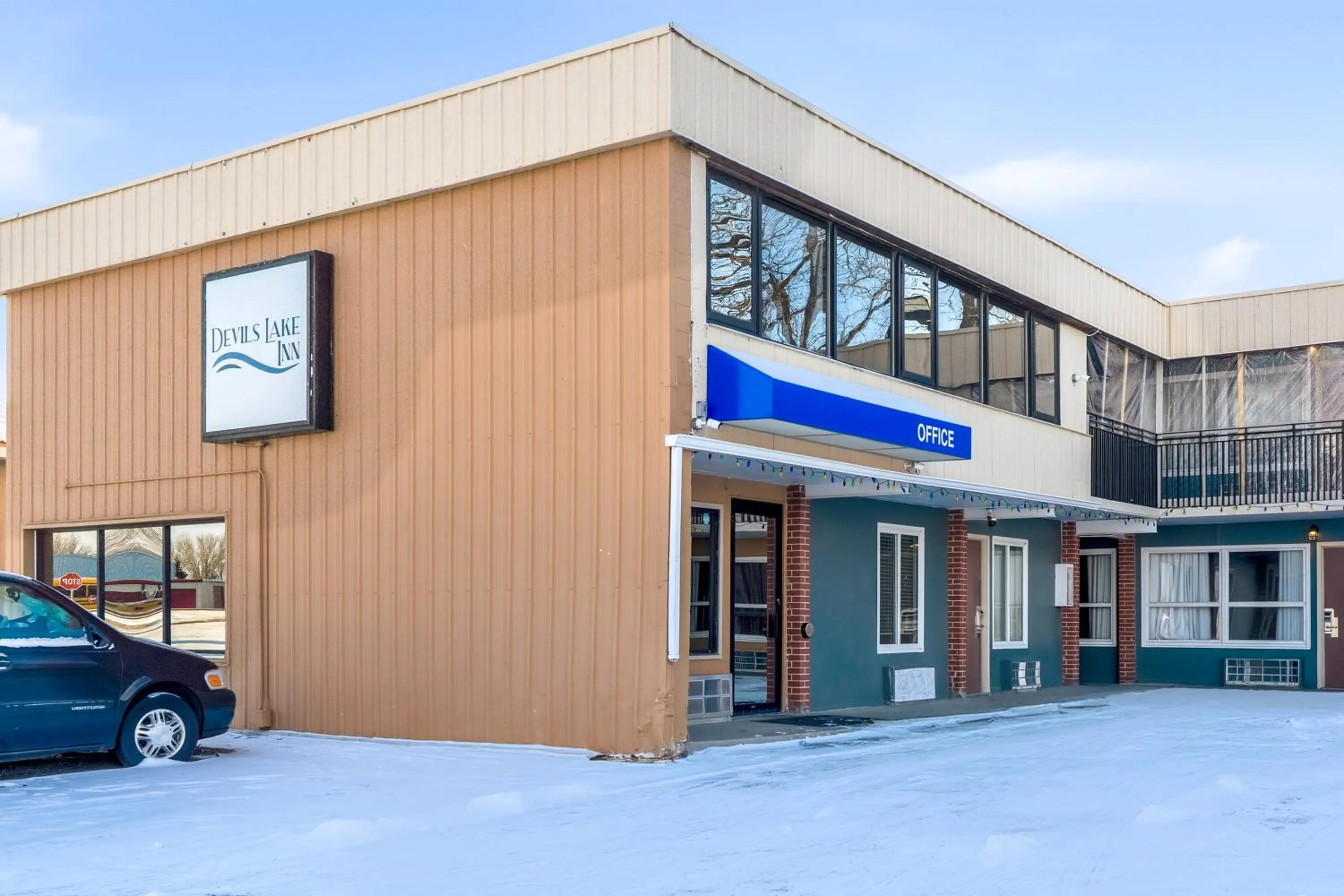 Property building in Devils Lake Inn By OYO Near Devils Lake Regional Airport