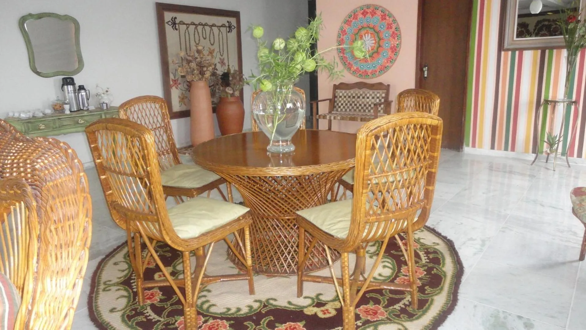 Communal lounge/ TV room in Diamante Palace Hotel