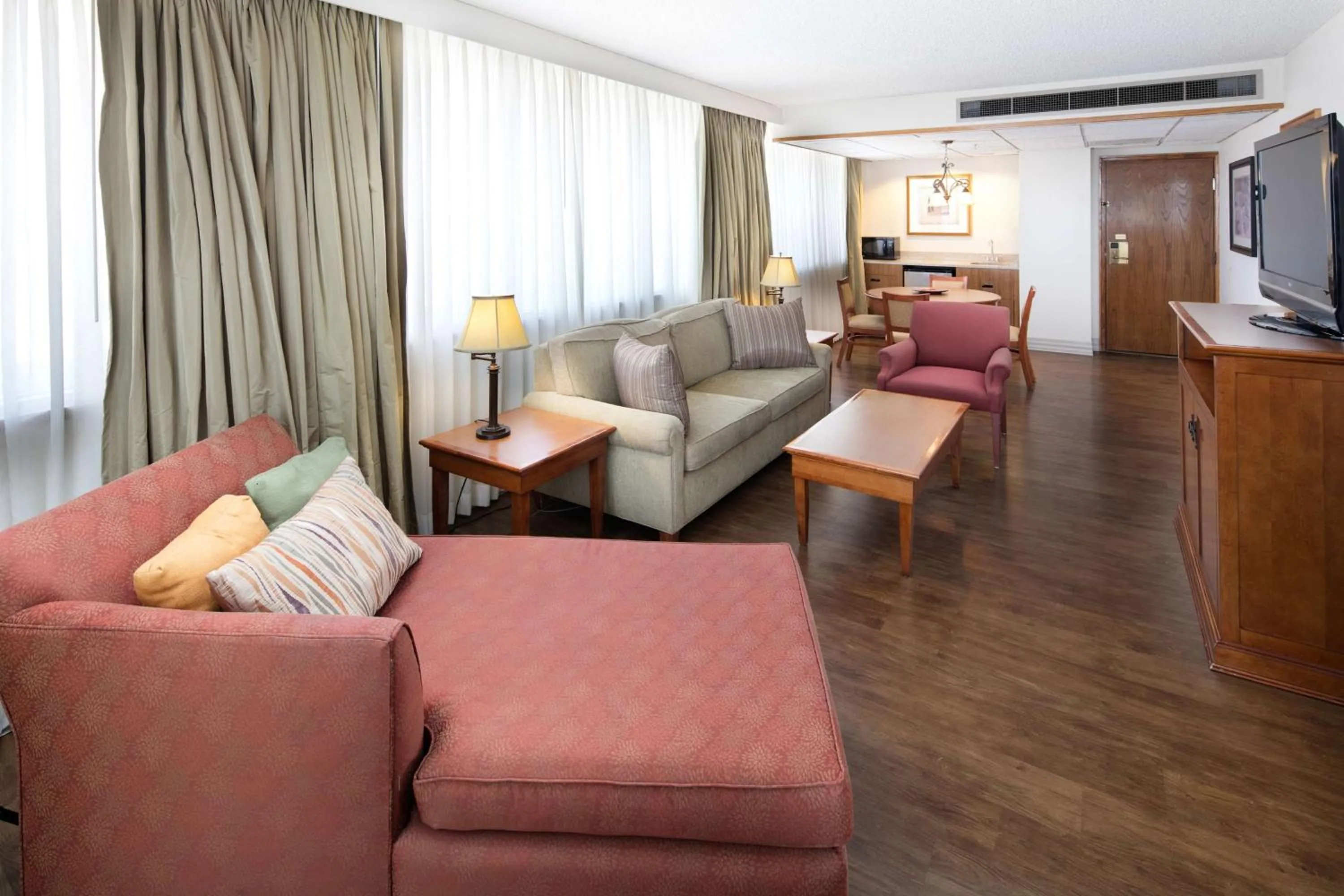 TV and multimedia in Red Lion Hotel Boise Downtowner