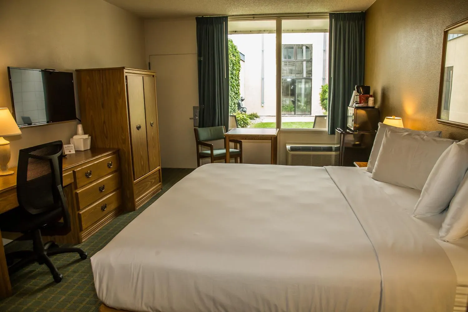 Bedroom, Bed in Baymont by Wyndham Fargo