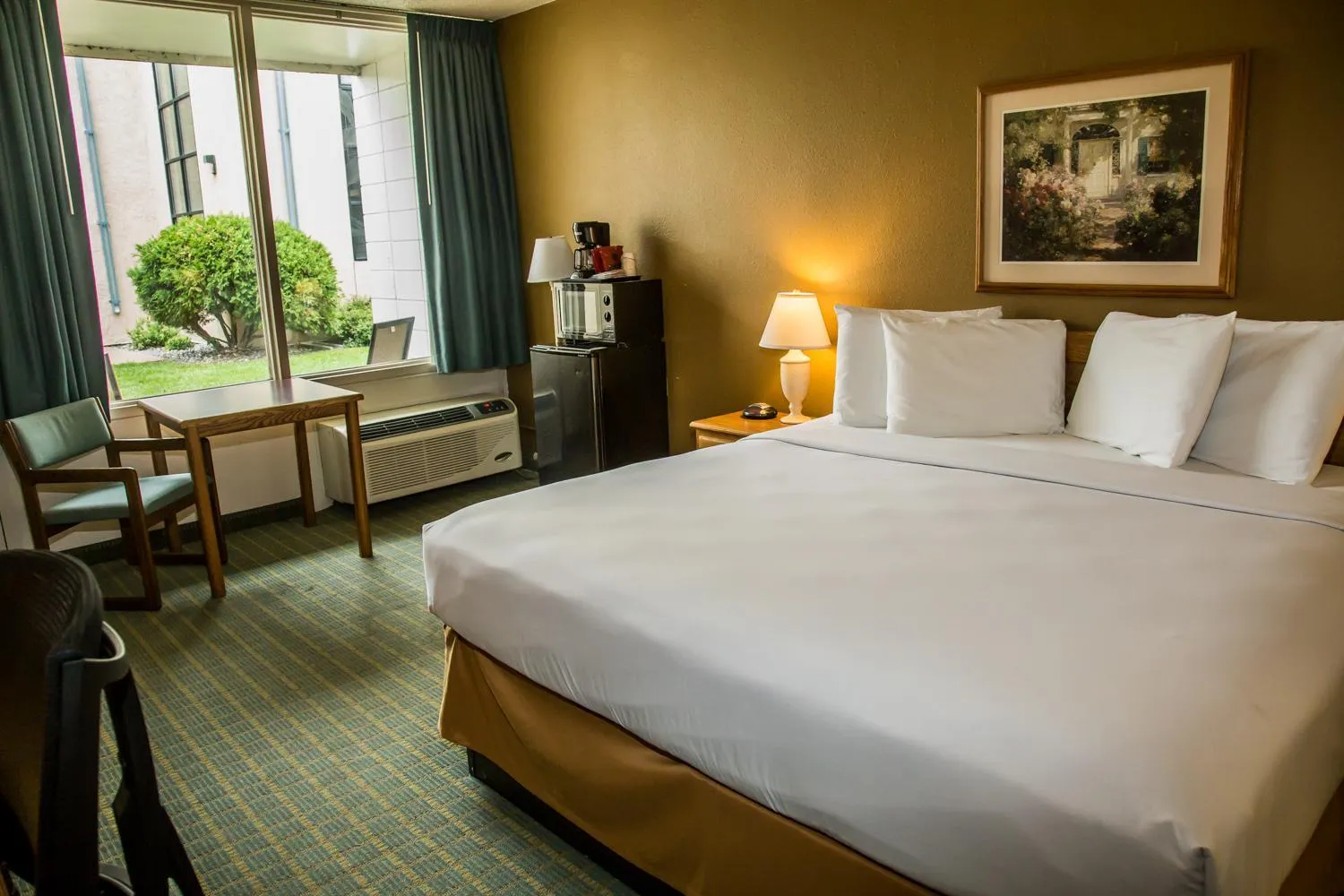 Bedroom, Bed in Baymont by Wyndham Fargo