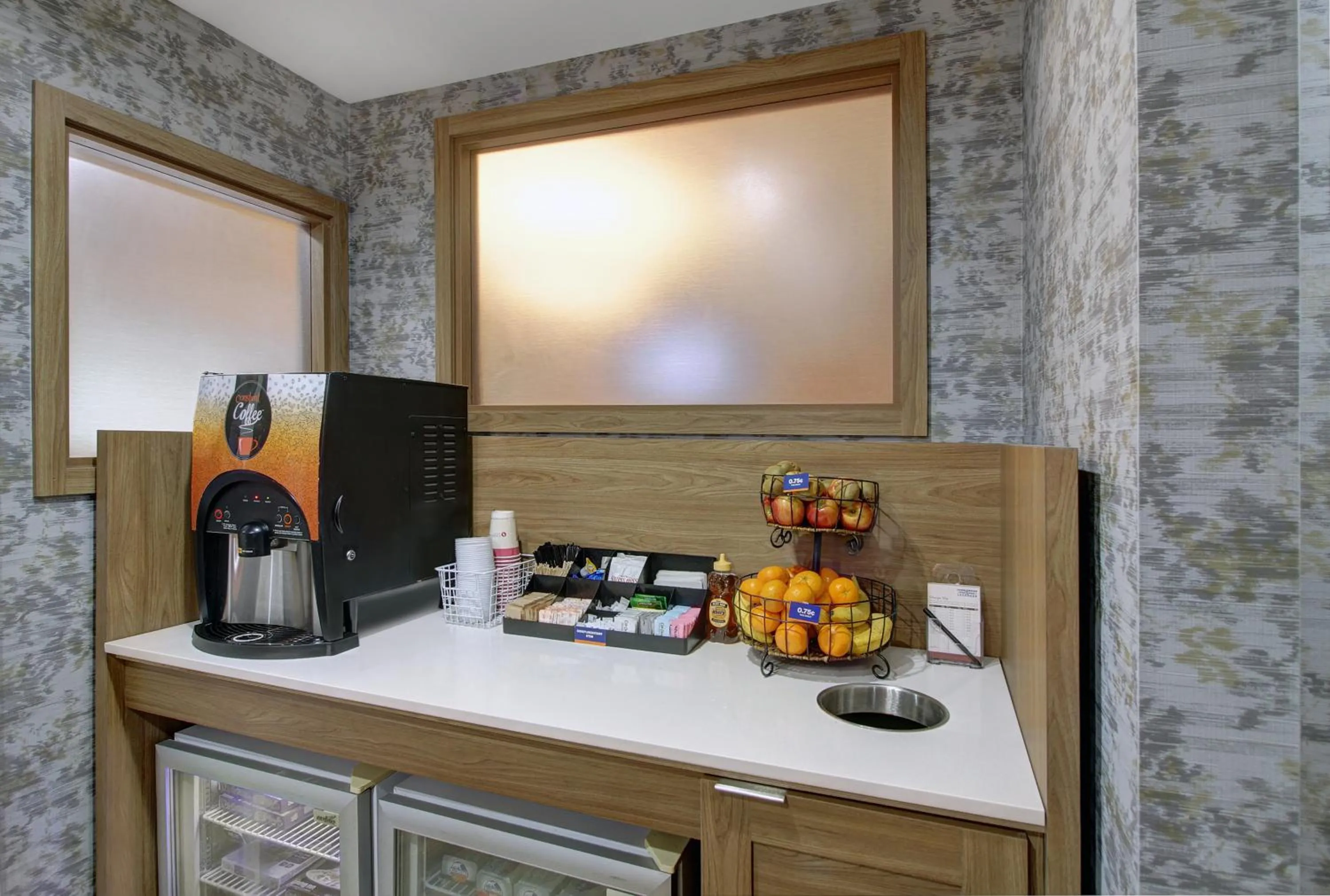 Coffee/tea facilities in Candlewood Suites Winchester by IHG