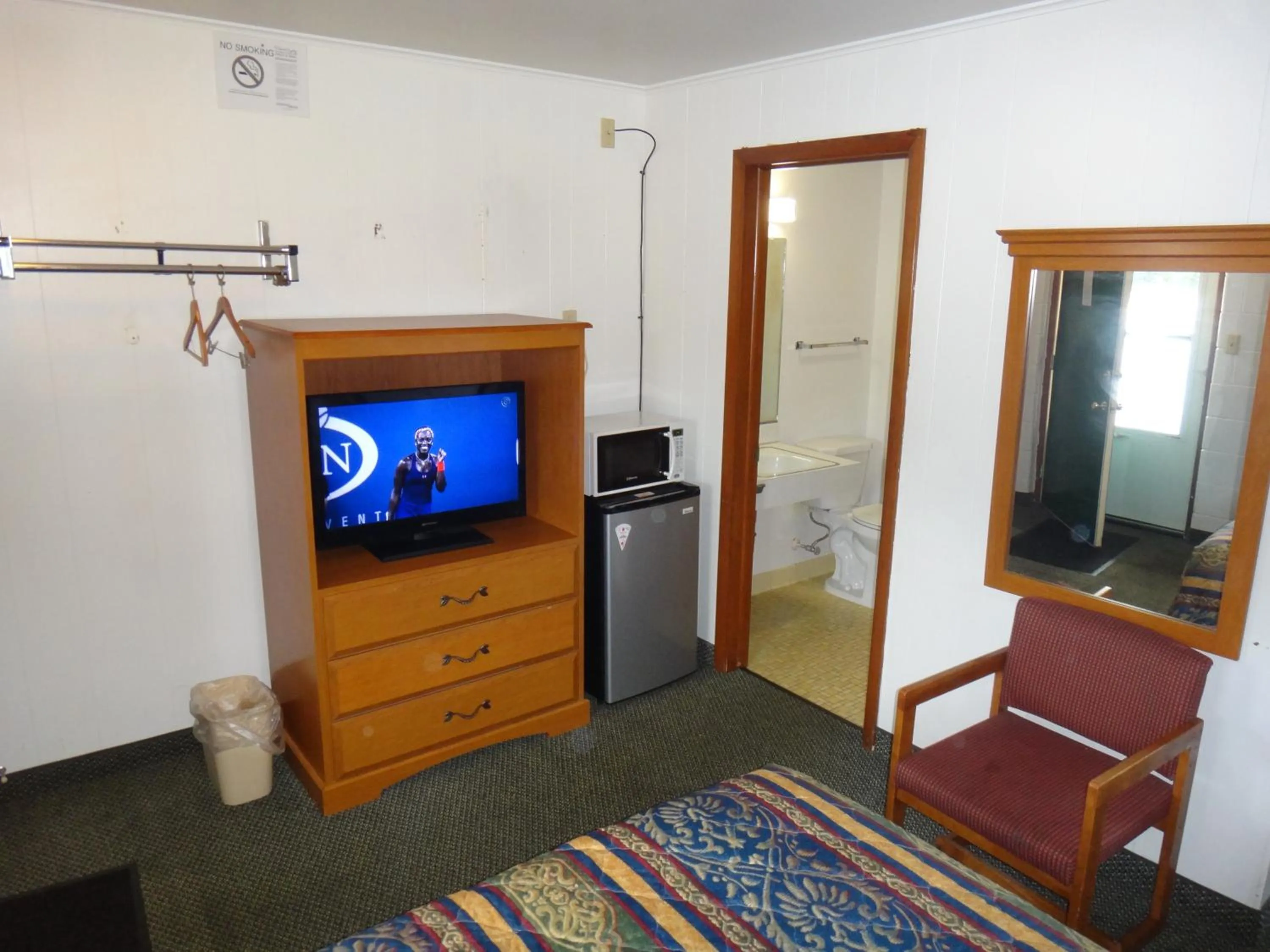 TV and multimedia in Tower Motel