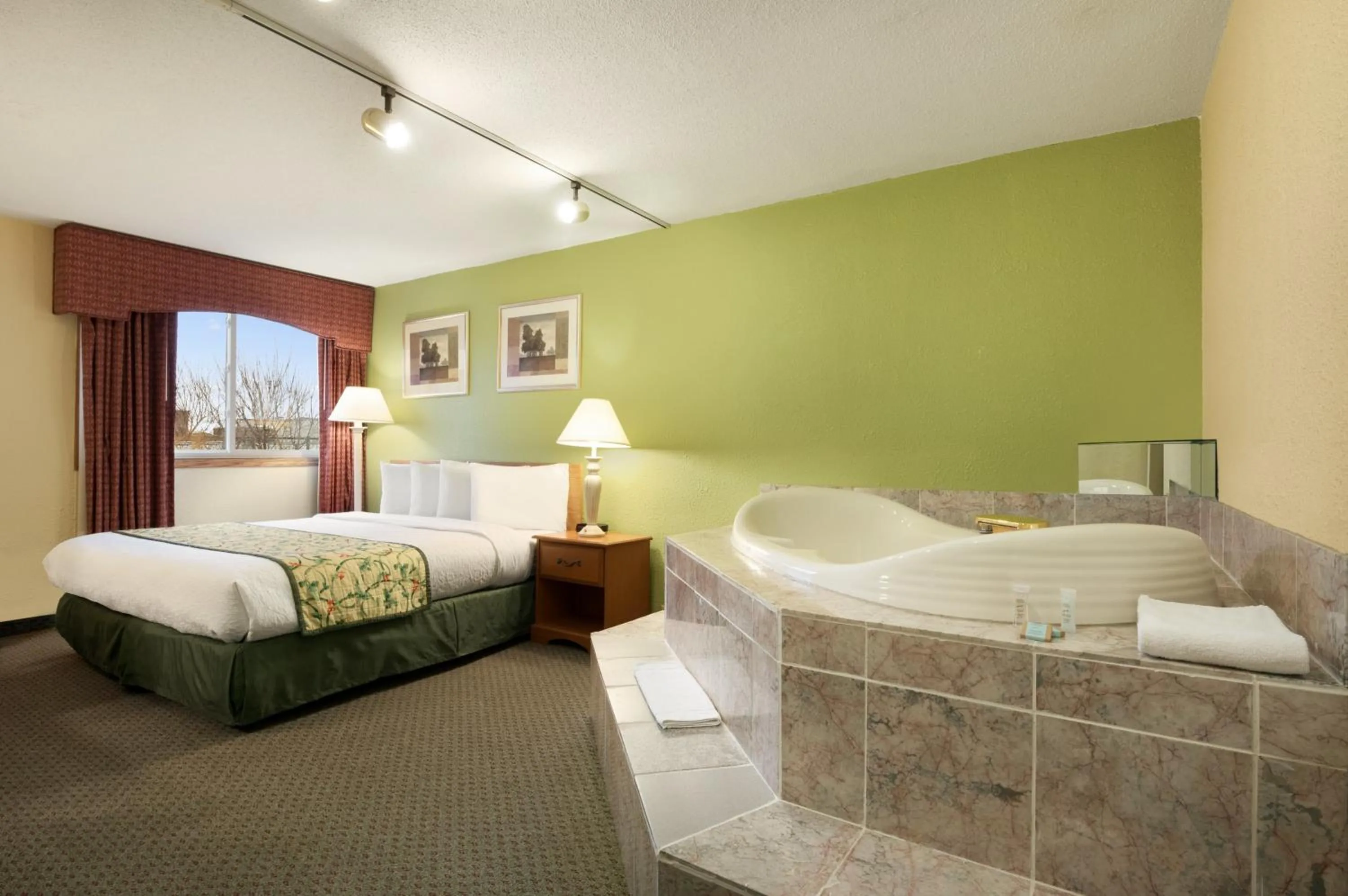 Photo of the whole room, Bed in Travelodge by Wyndham Sturgis