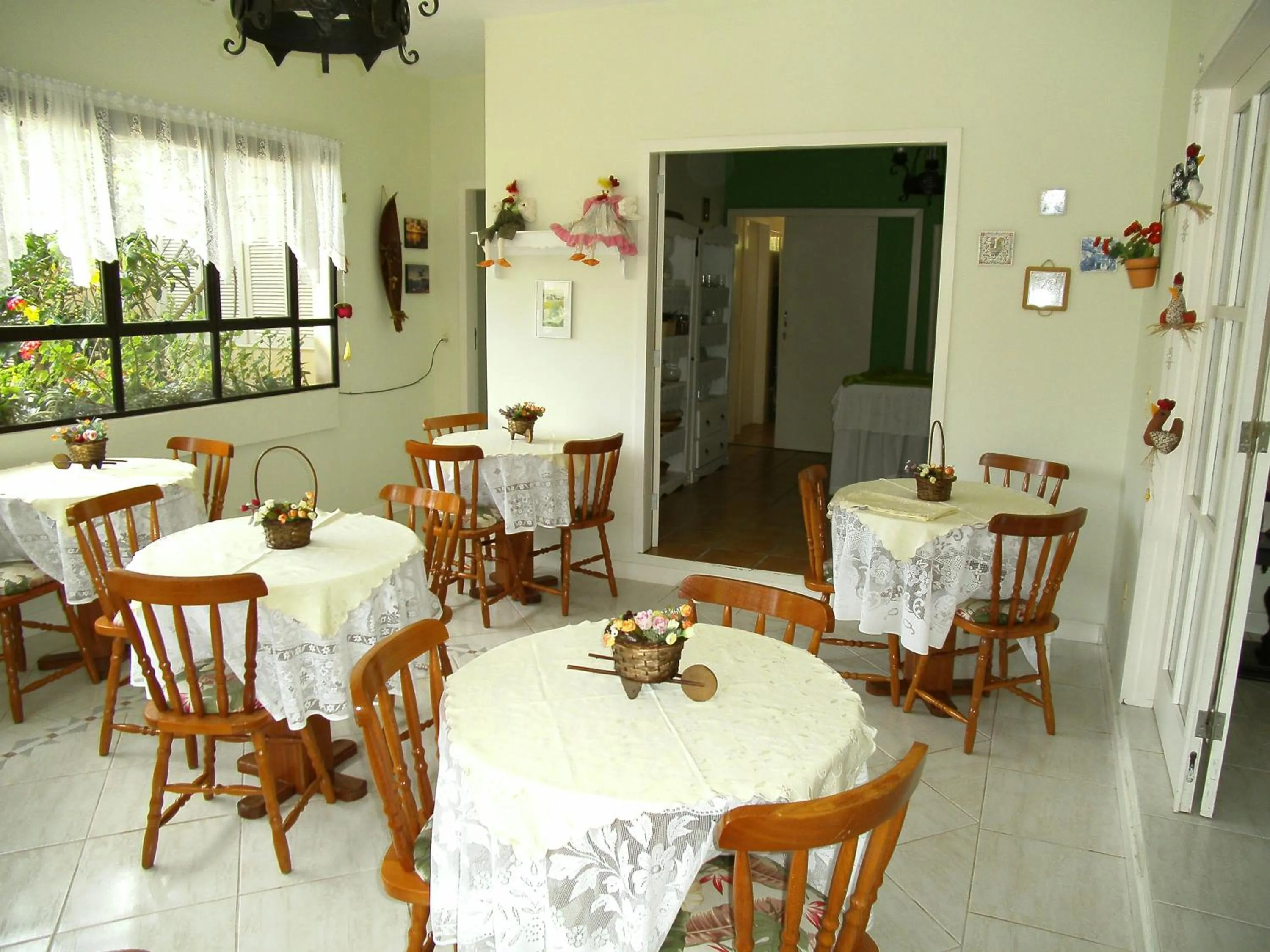 Restaurant/places to eat in Pousada Jardim Porto Belo