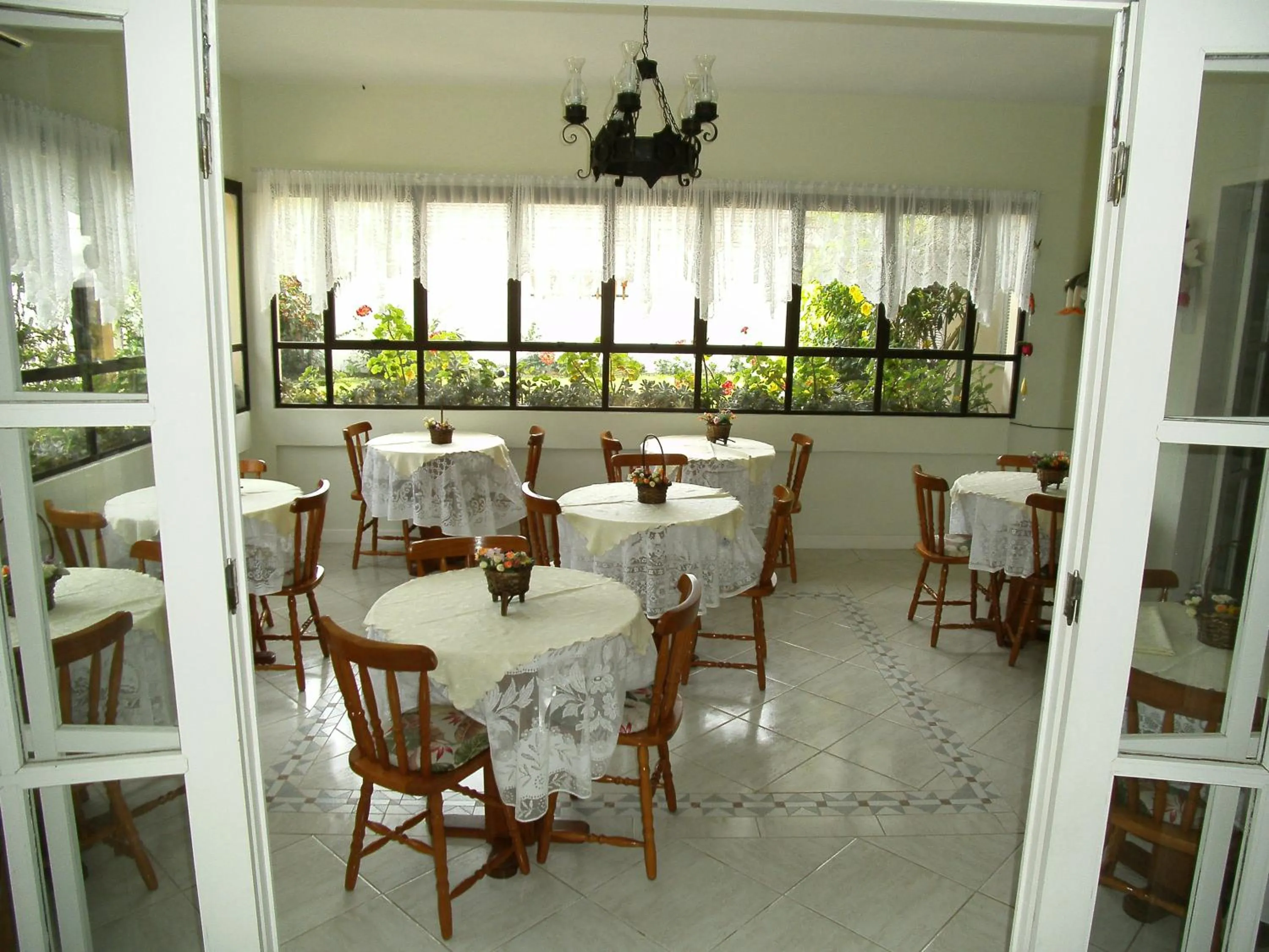 Restaurant/places to eat in Pousada Jardim Porto Belo