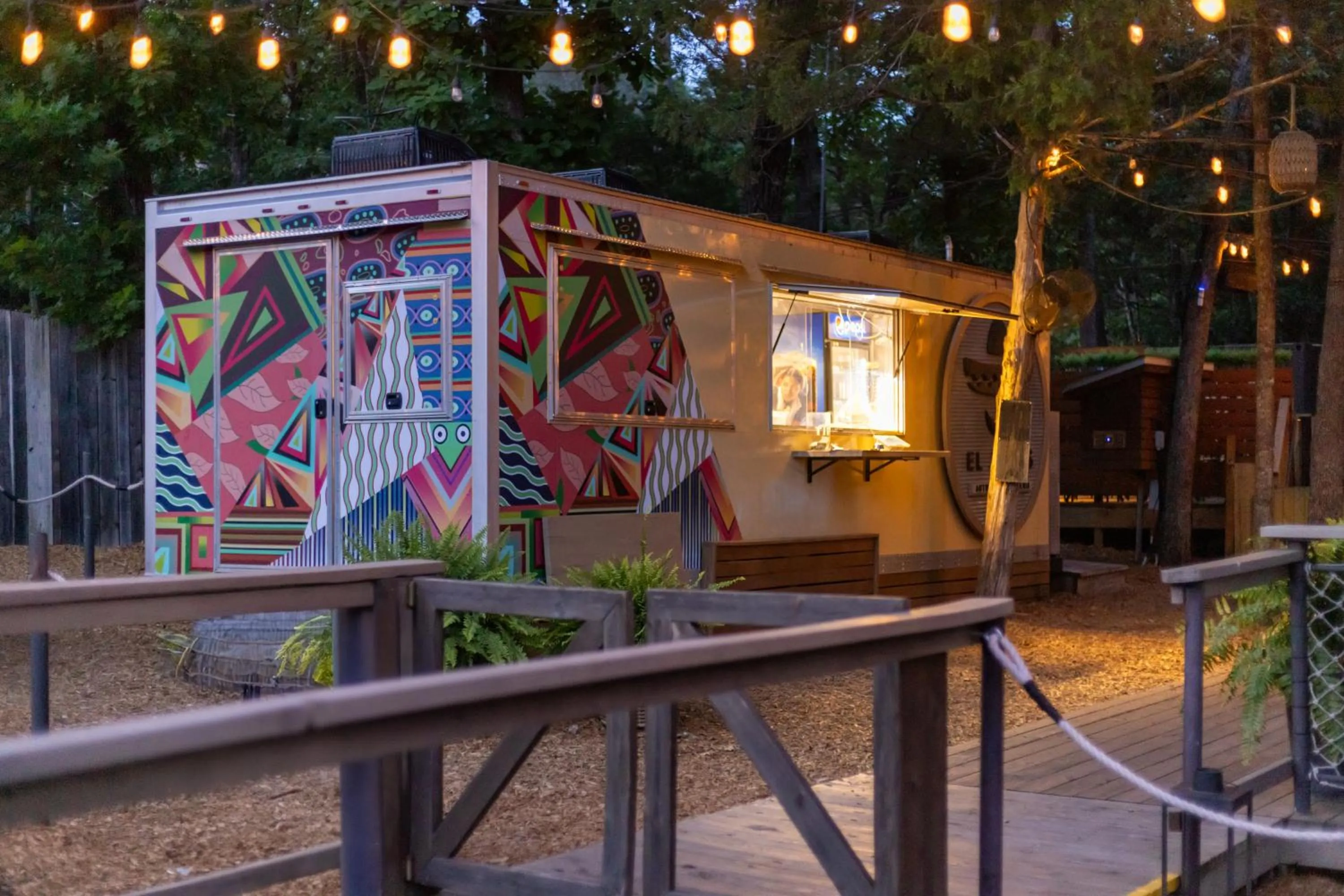 Restaurant/places to eat in Still Waters Resort