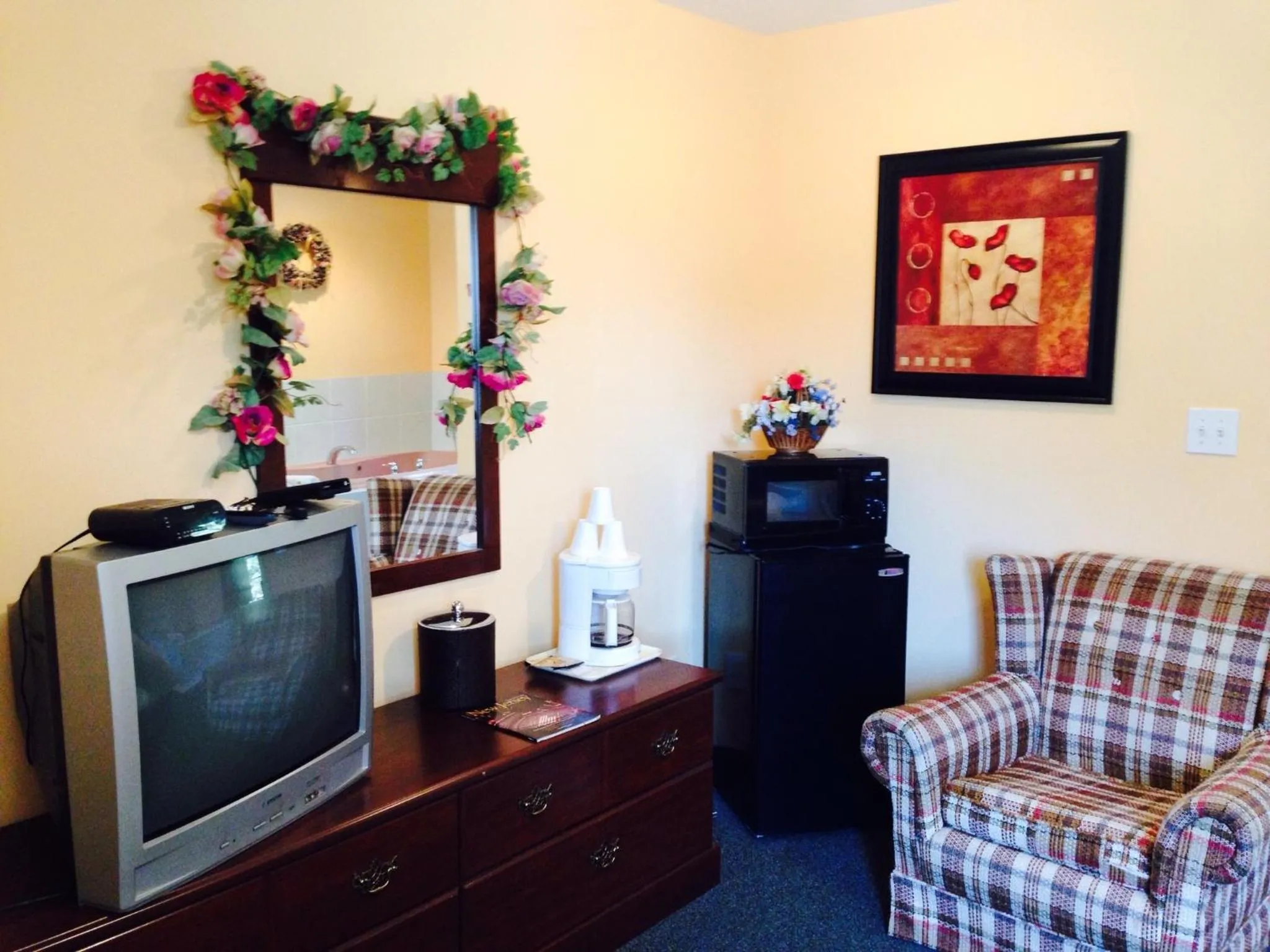 Decorative detail, TV/Entertainment Center in Relax Inn Galloway