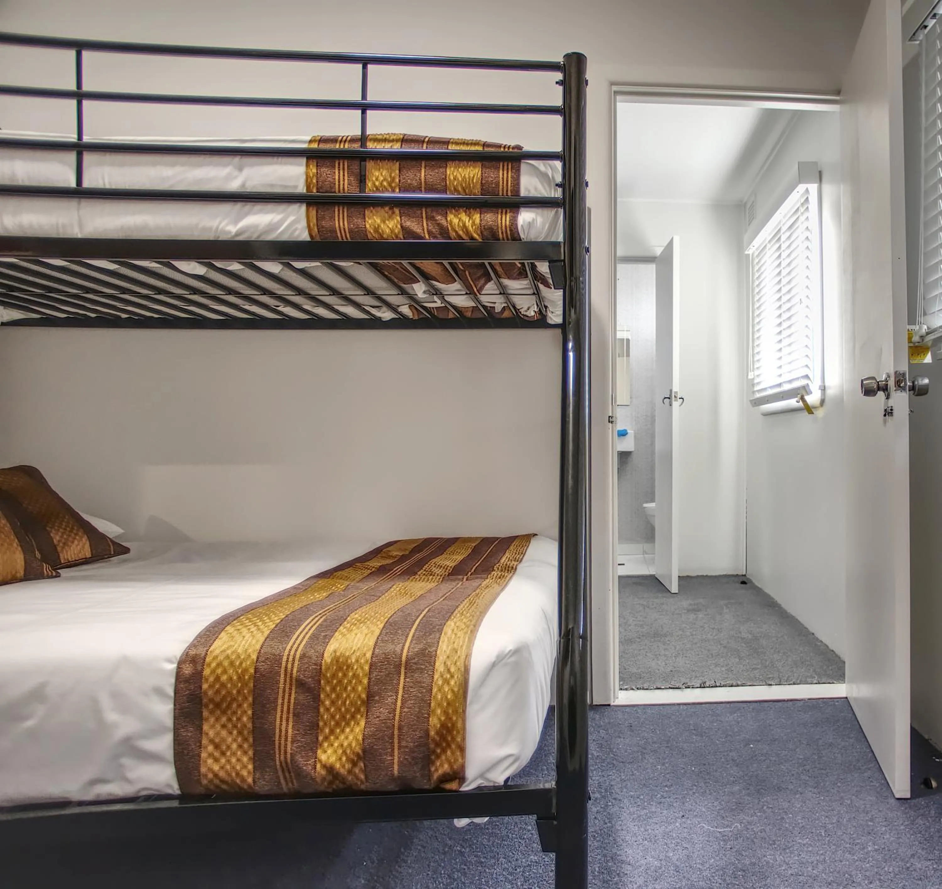 bunk bed, Bed in Selwyn Star Motel