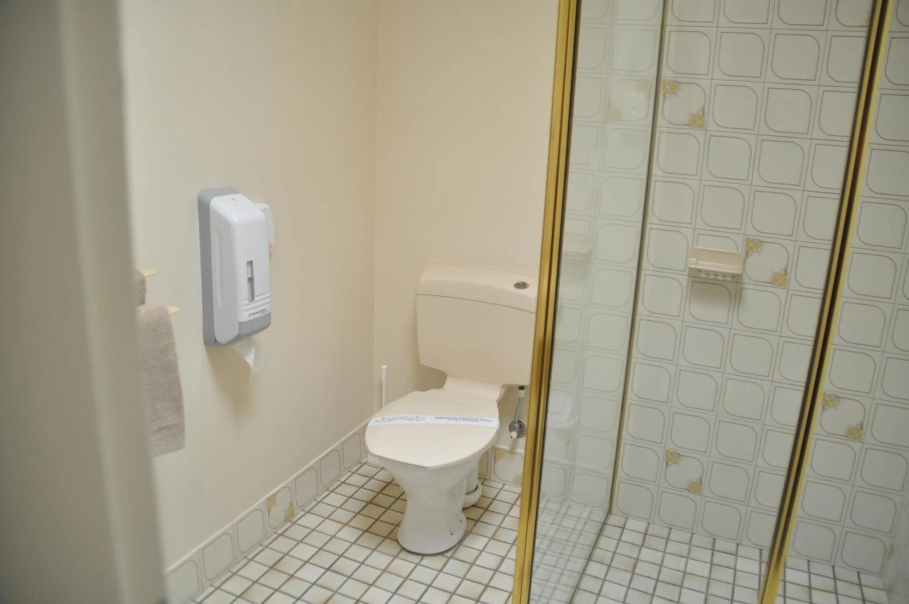 Toilet in Yambil Inn