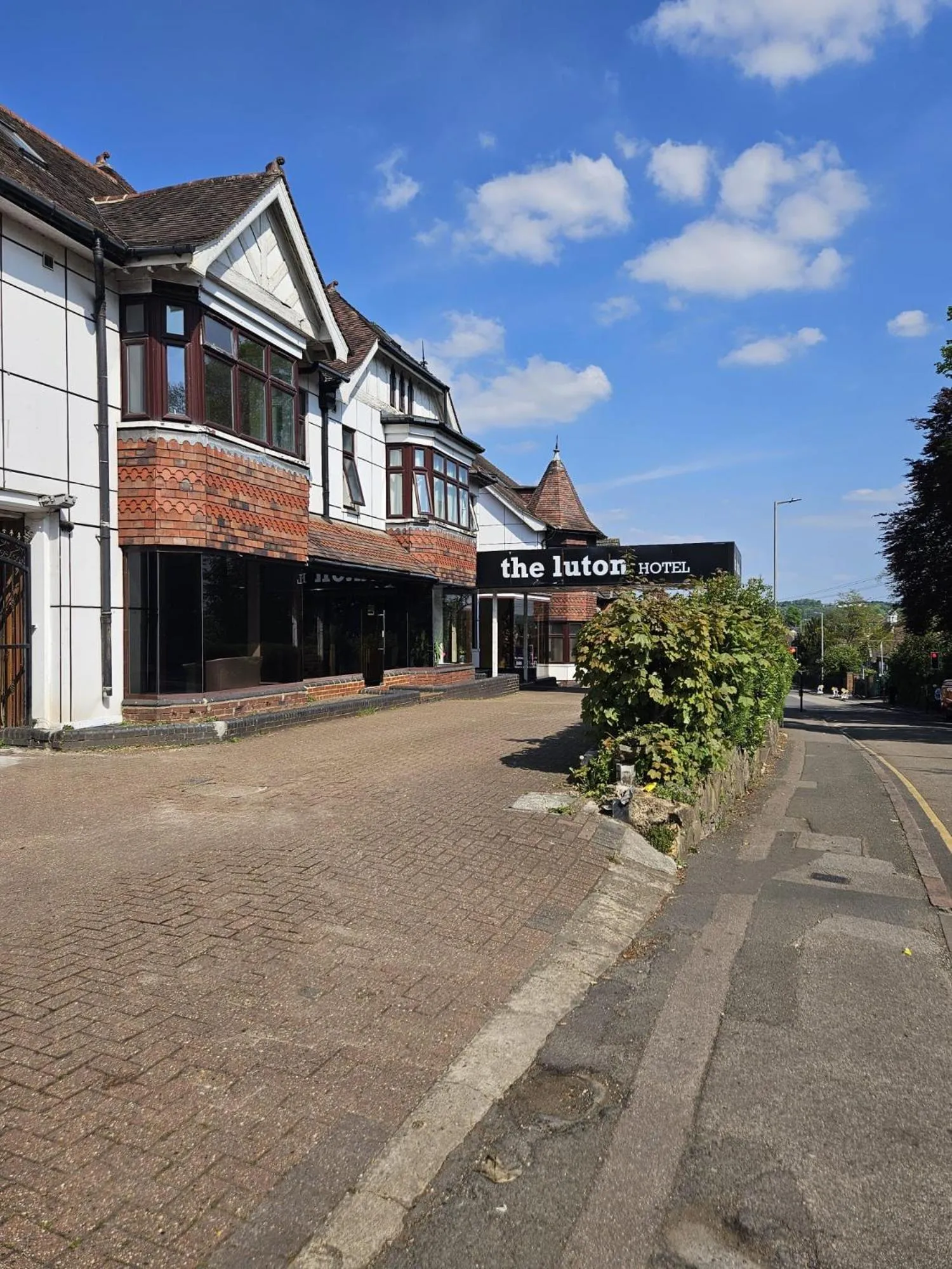 Property building in OYO The Luton Hotel