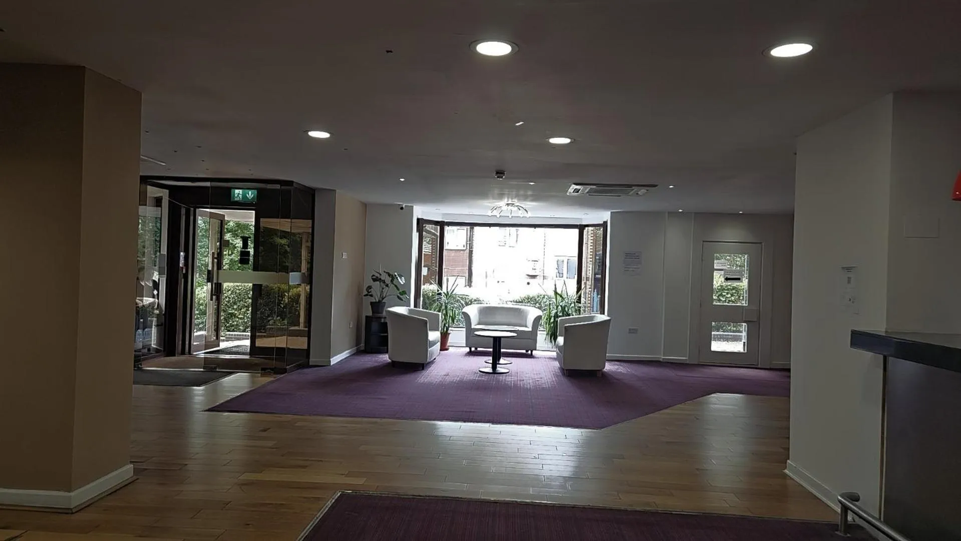 Lobby or reception in OYO The Luton Hotel