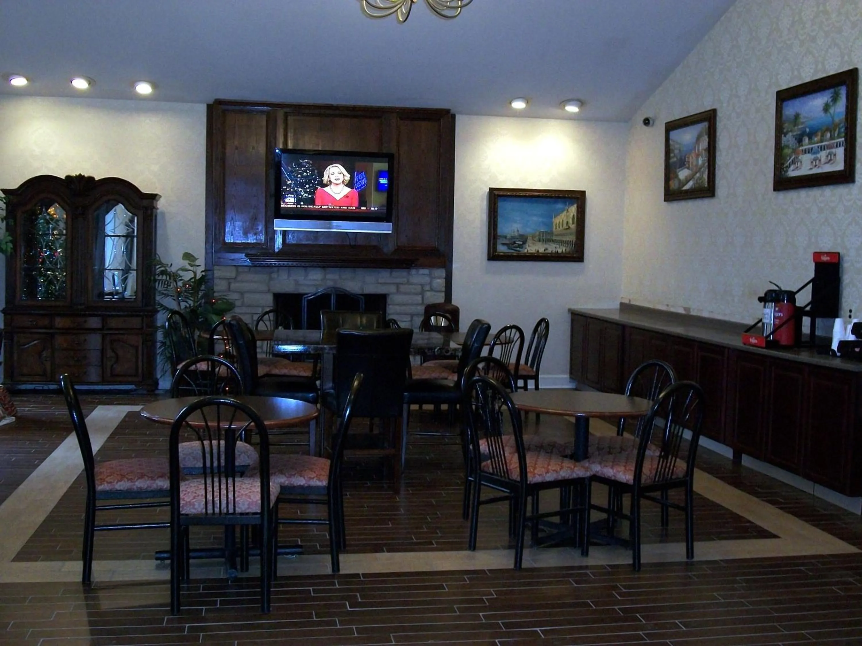 Restaurant/places to eat in Americas Best Value Inn Romulus/Detroit Airport