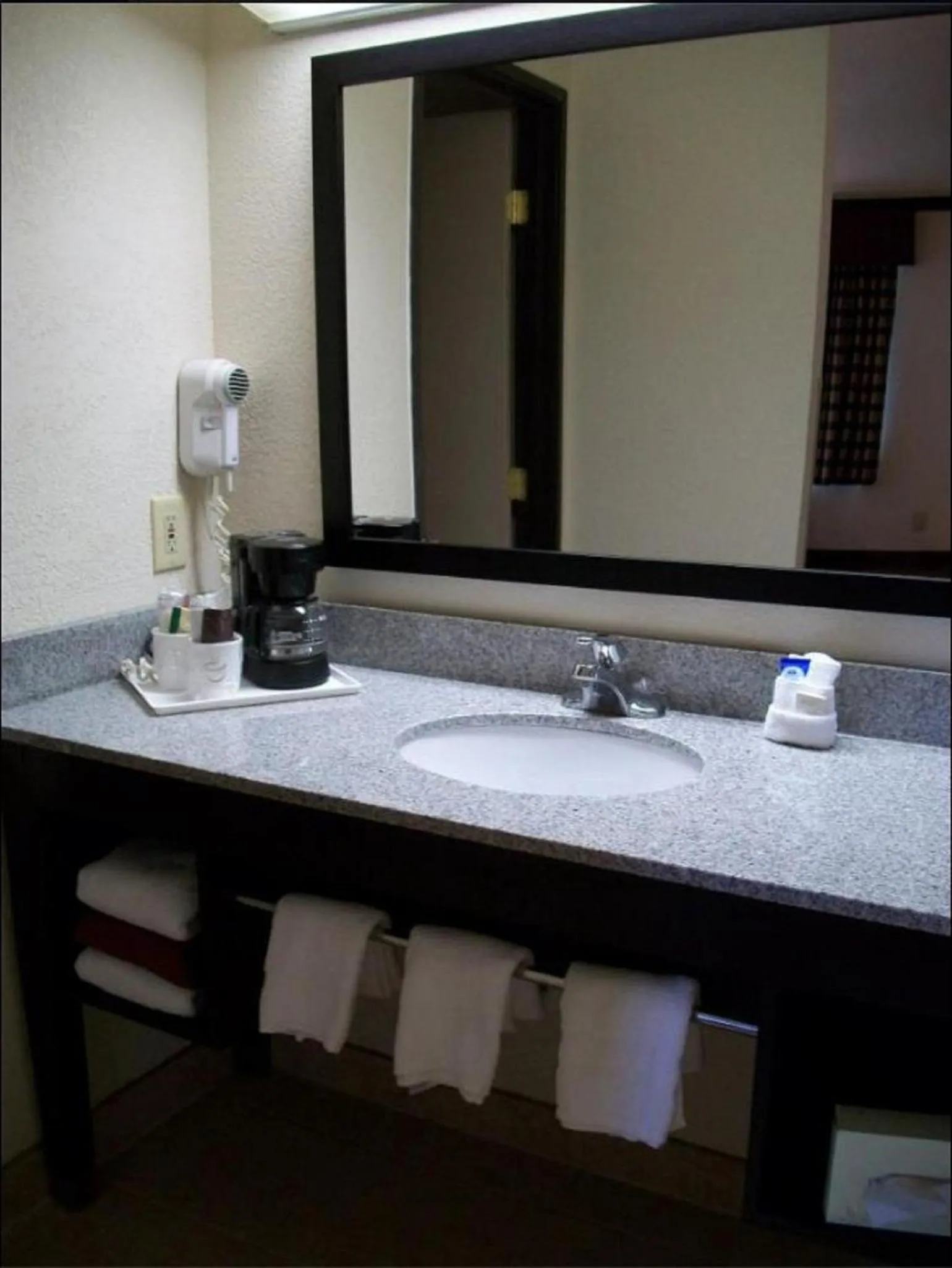 Bathroom in Americas Best Value Inn Romulus/Detroit Airport