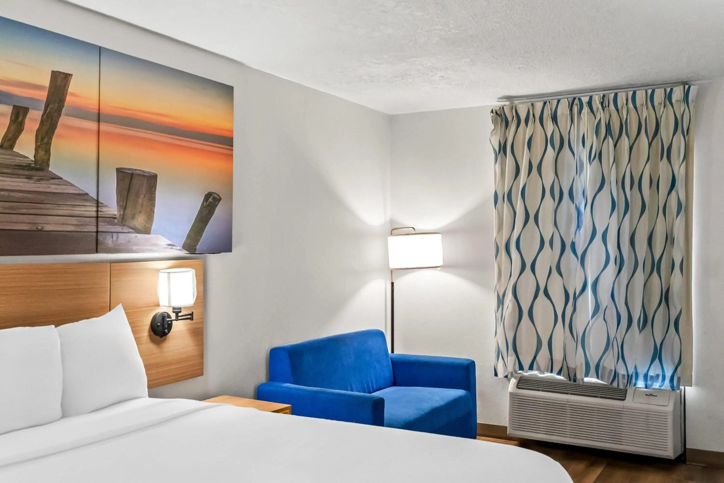 Bed in Days Inn by Wyndham Aiken - Interstate Hwy 20