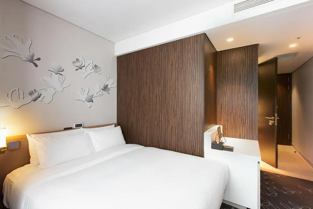 Bedroom, Bed in Hotel Gracery Seoul