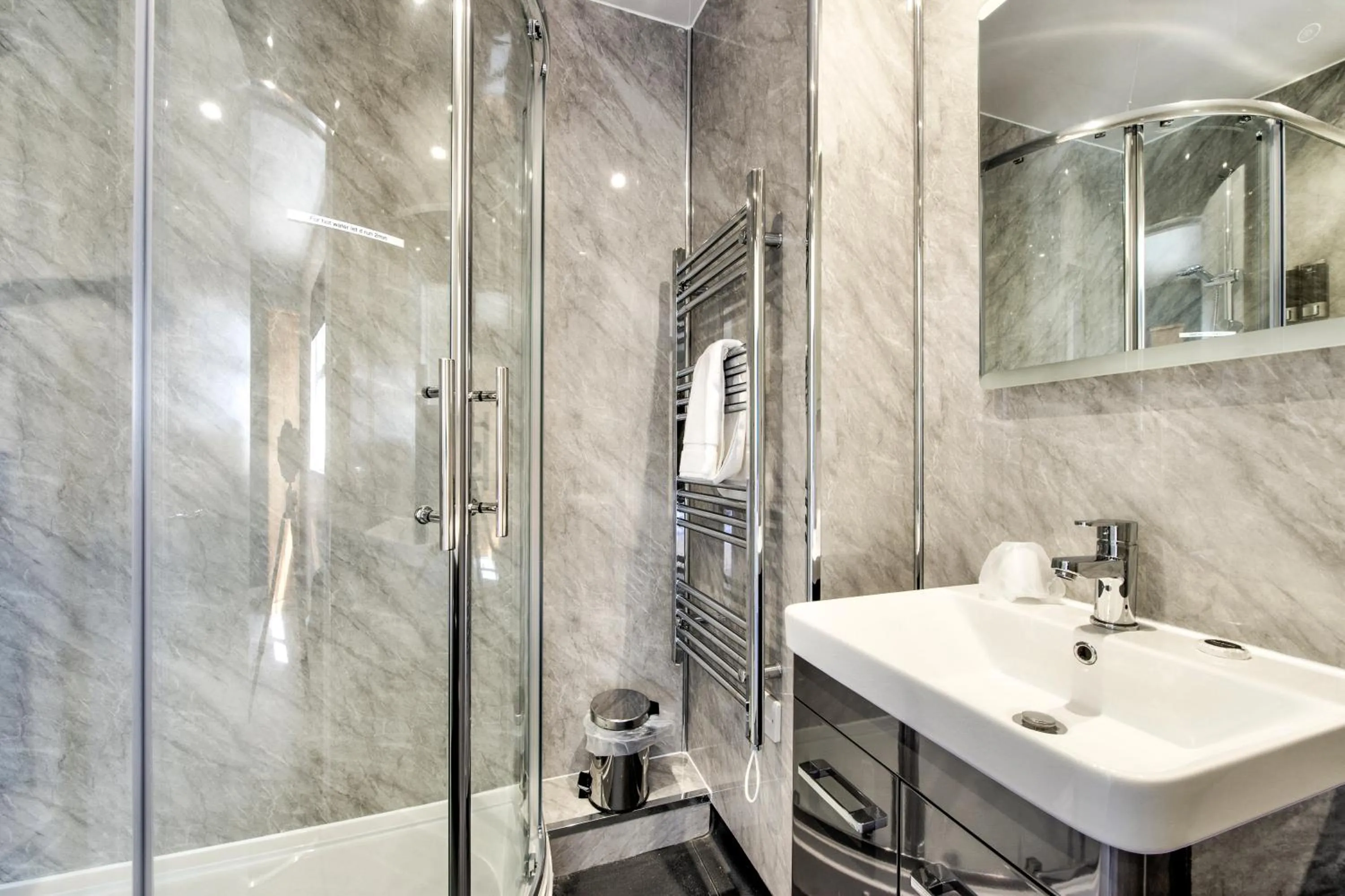 Shower in The Morar Hotel