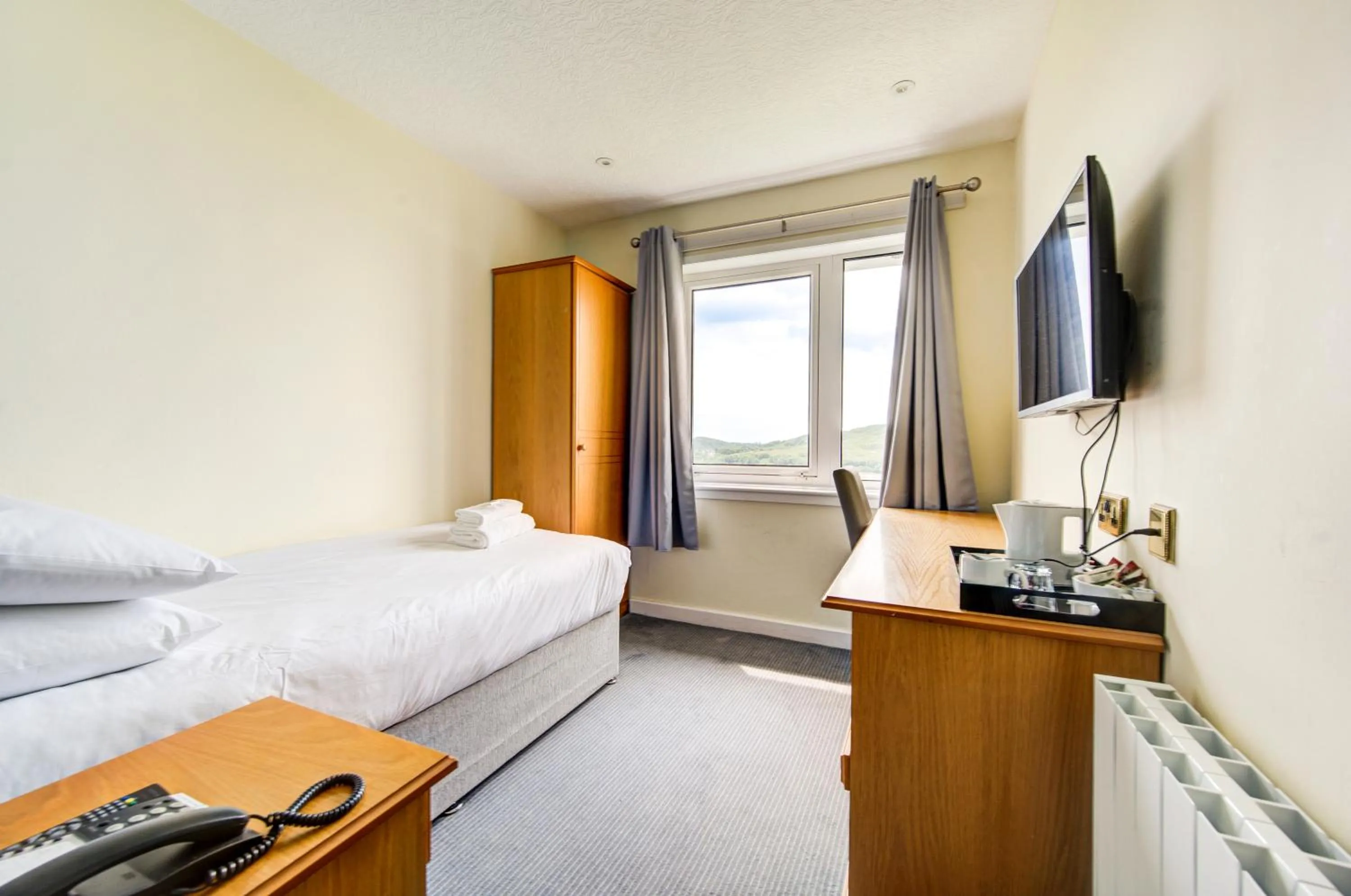 Bed in The Morar Hotel